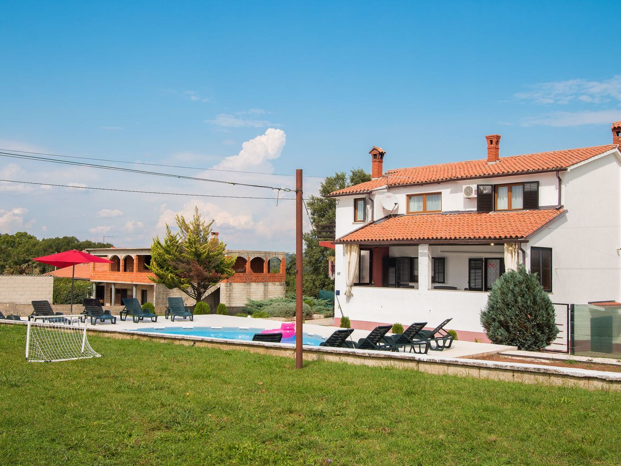 Photo of 3-Schlafzimmer-Wohnung mit Gemeinschaftspool
