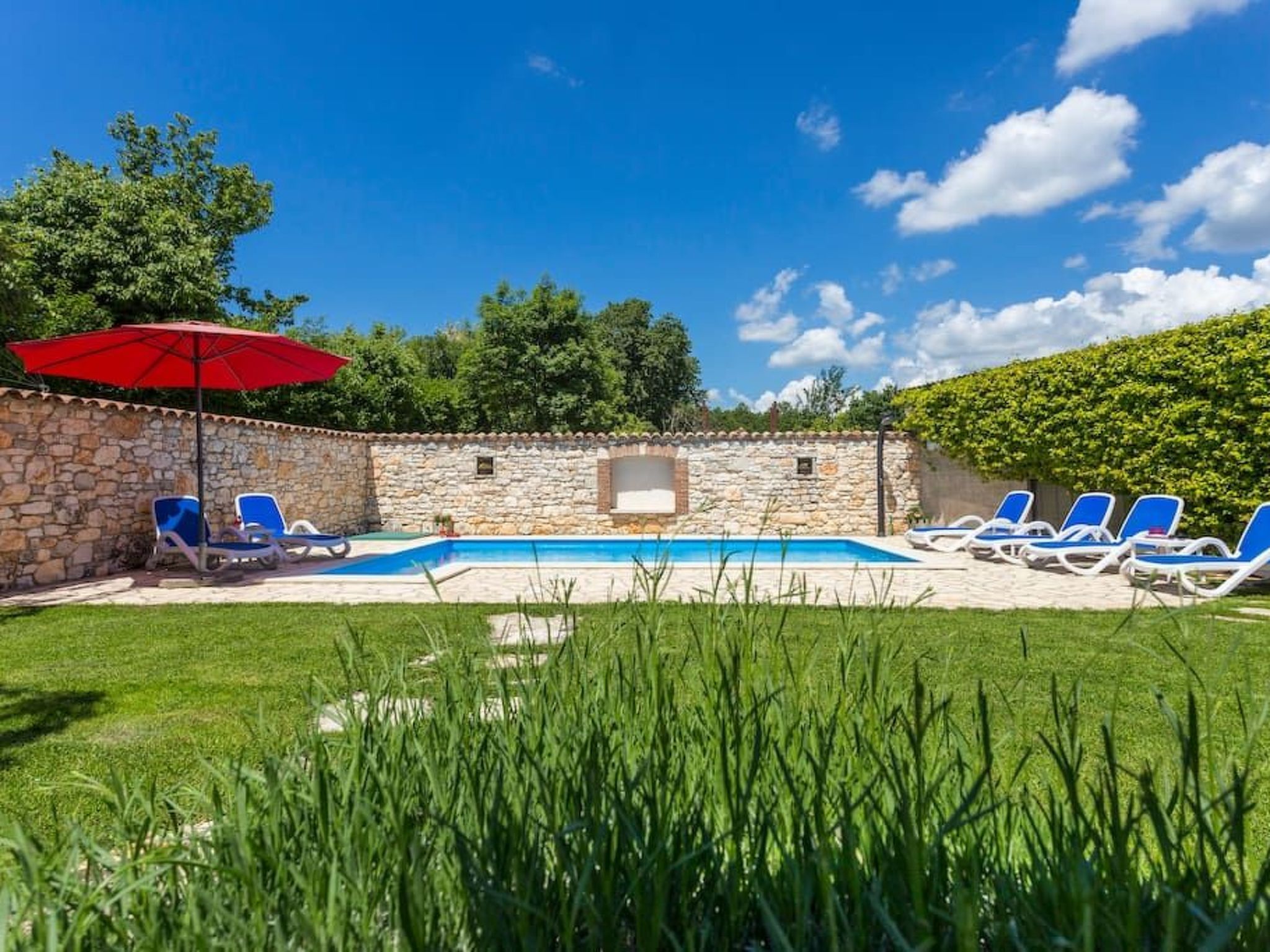 Modernes Ferienhaus in Vadreš mit Privatem Pool-Image-tags.info