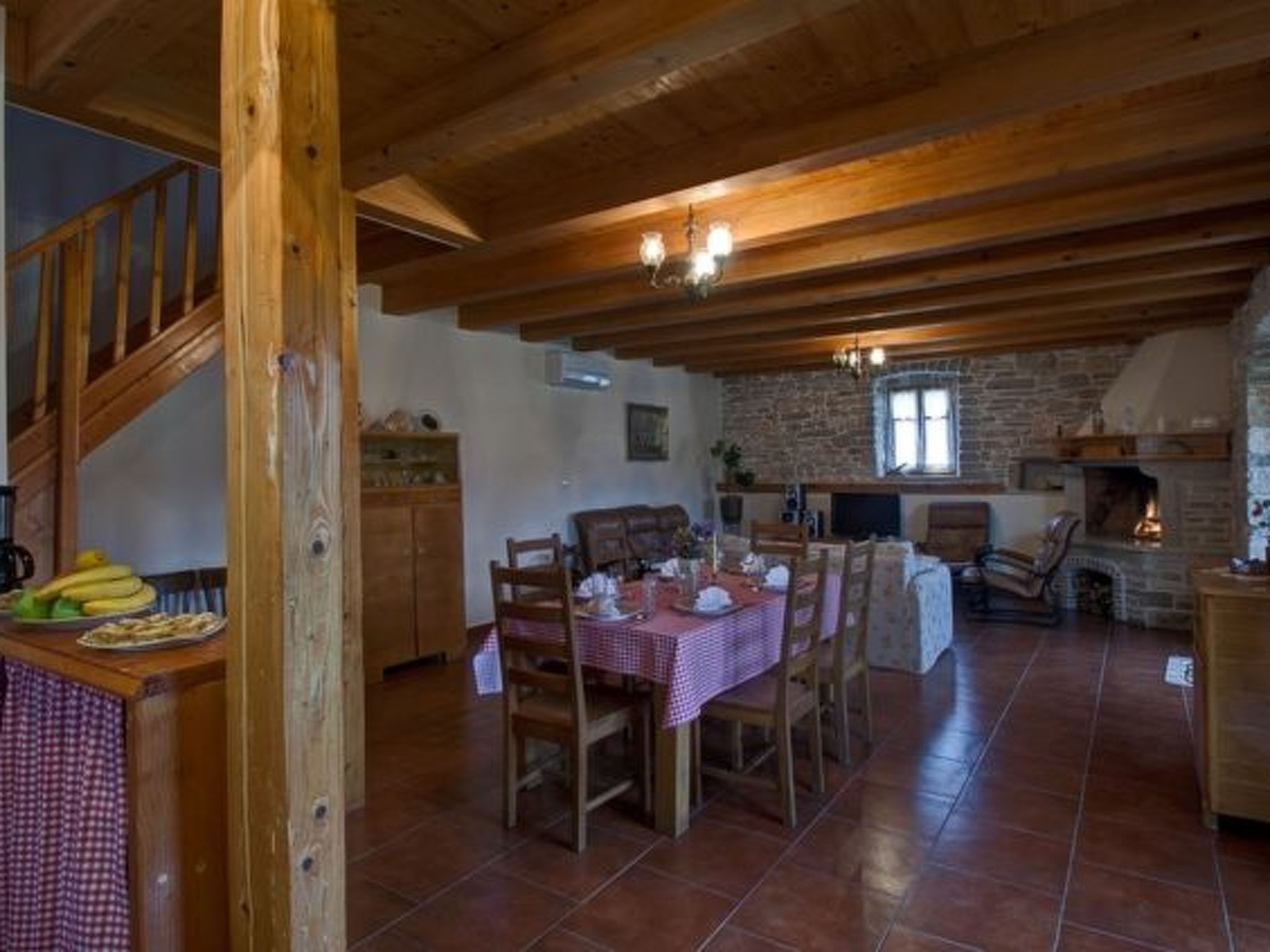 Modernes Ferienhaus in Vadreš mit Privatem Pool-Dedans