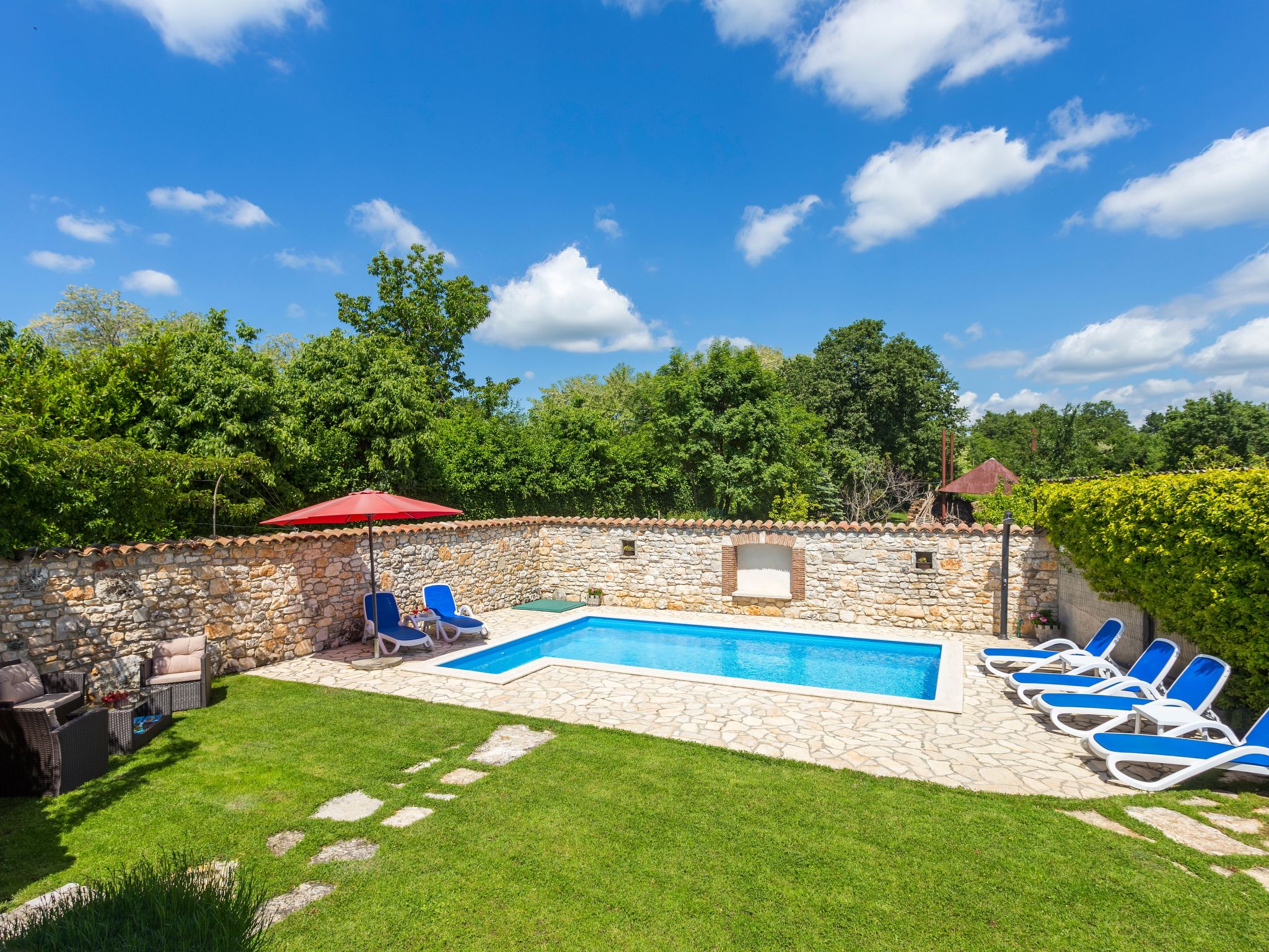 Modernes Ferienhaus in Vadreš mit Privatem Pool-Dehors