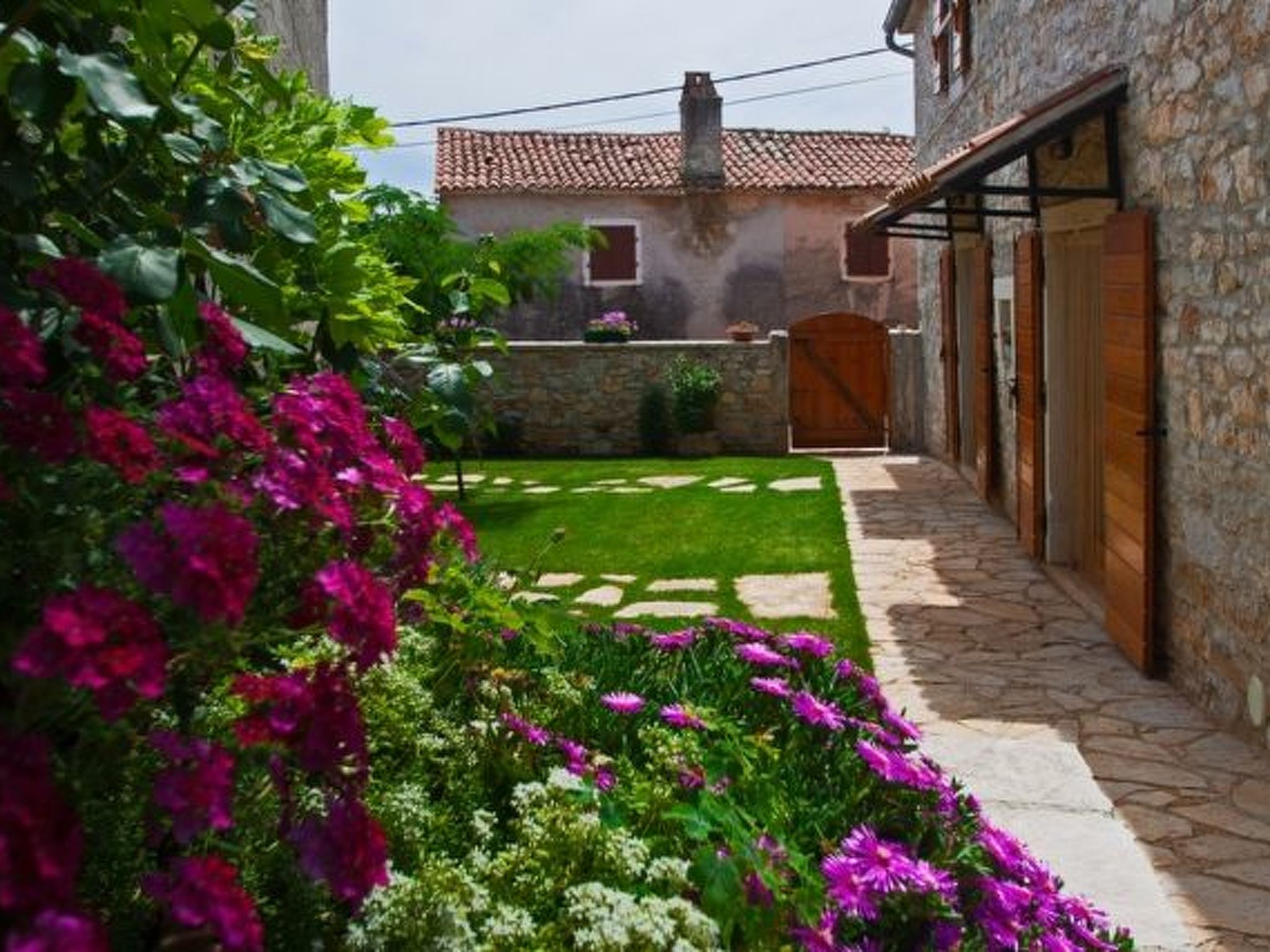 Modernes Ferienhaus in Vadreš mit Privatem Pool-Dehors