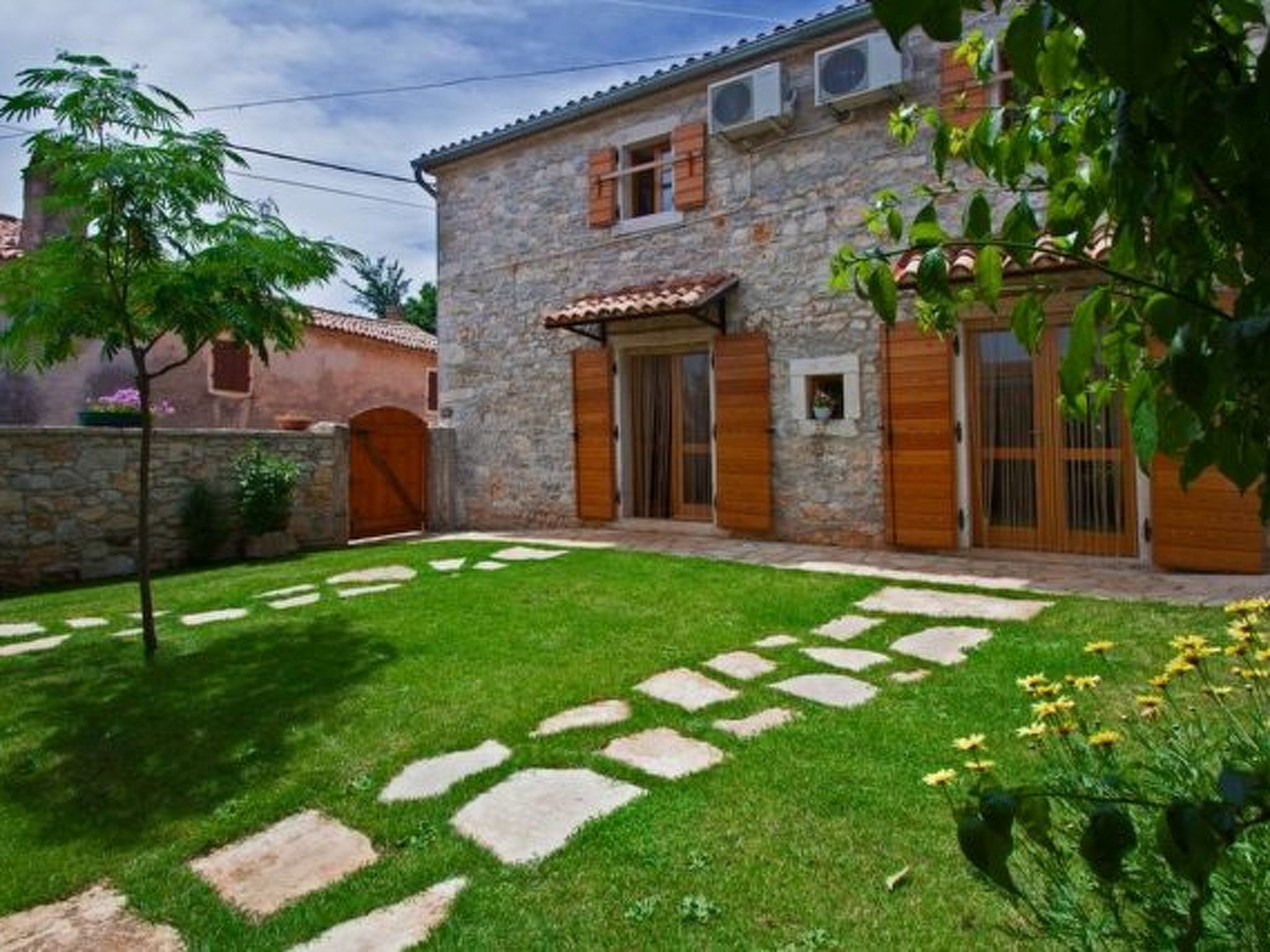 Modernes Ferienhaus in Vadreš mit Privatem Pool-Dehors