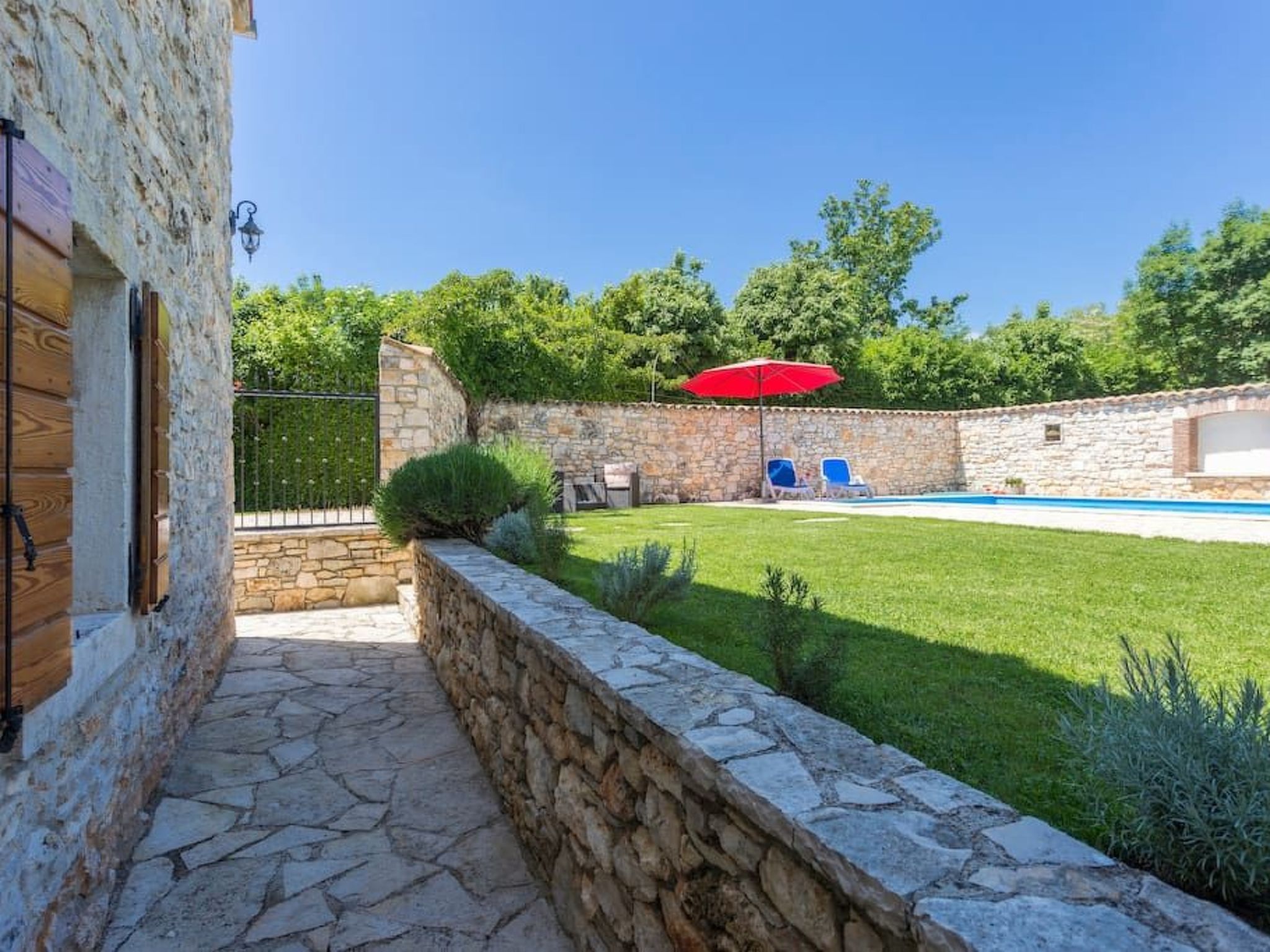 Modernes Ferienhaus in Vadreš mit Privatem Pool-Image-tags.info