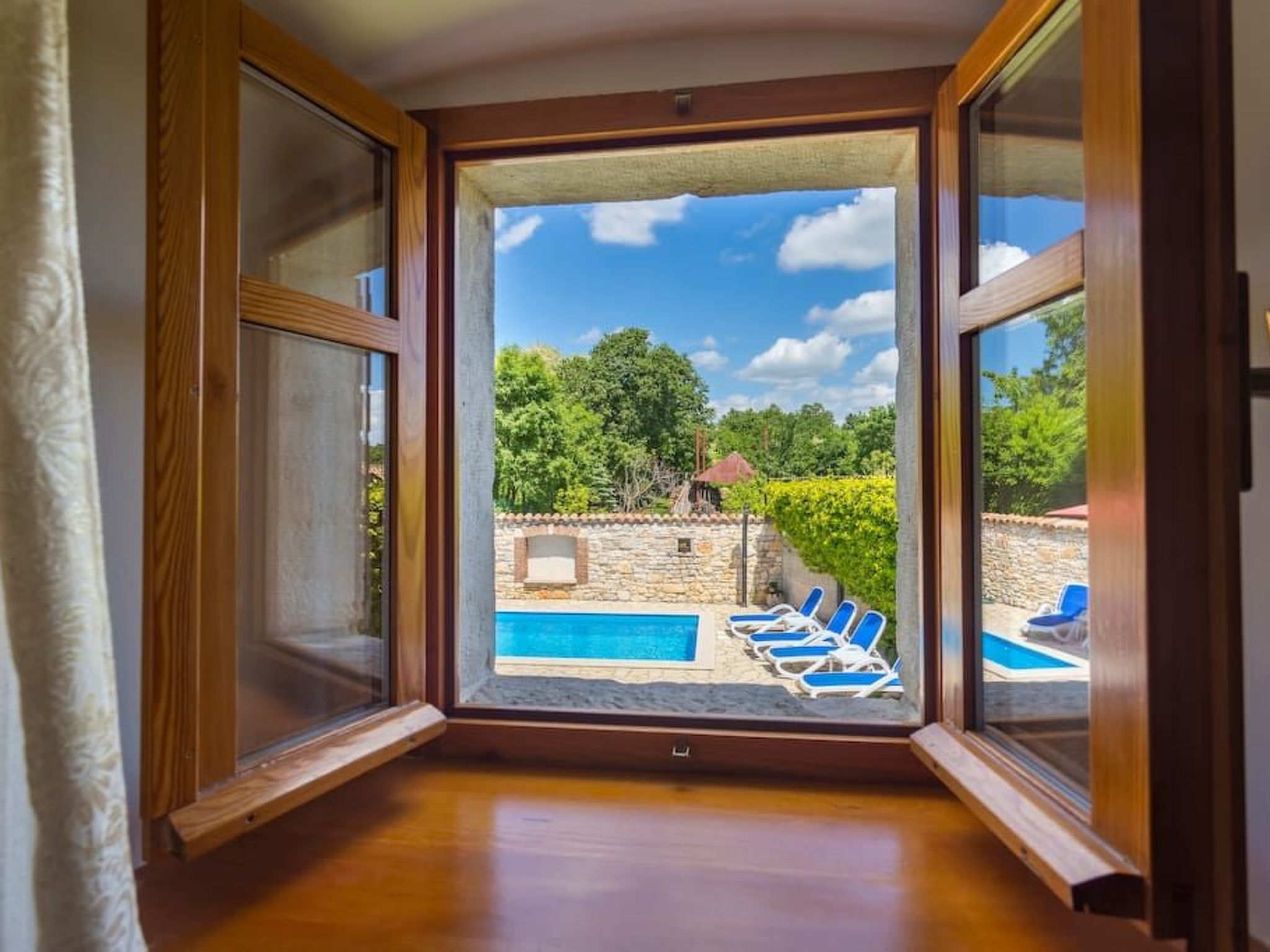 Modernes Ferienhaus in Vadreš mit Privatem Pool-Image-tags.info