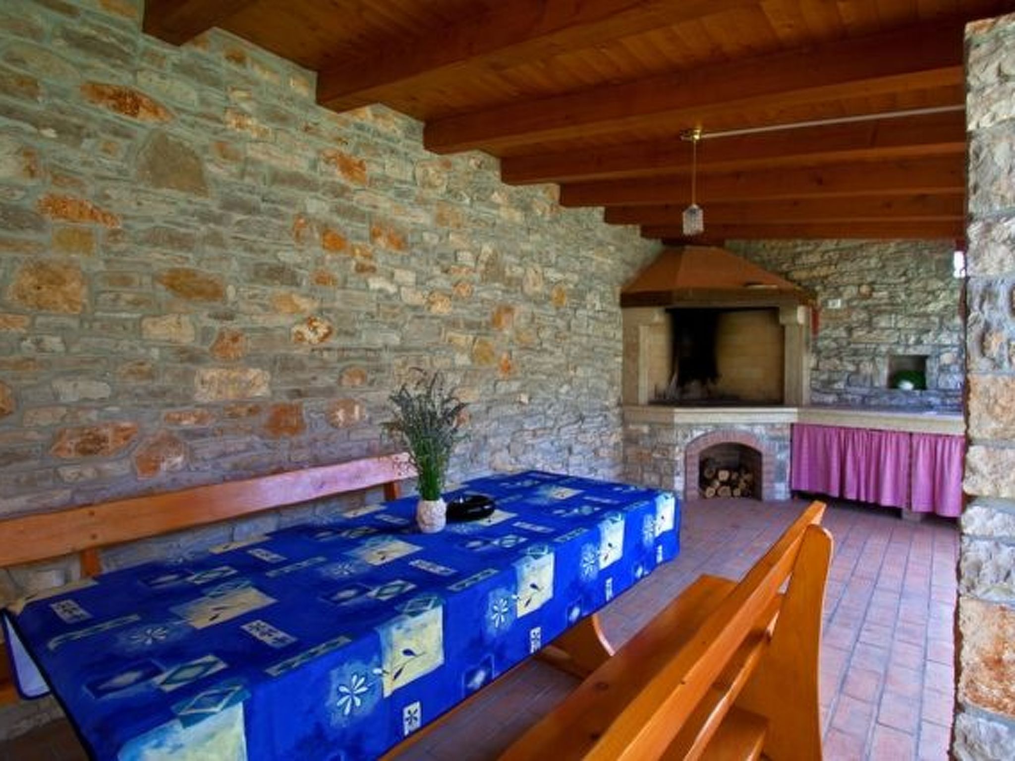 Modernes Ferienhaus in Vadreš mit Privatem Pool-Dehors