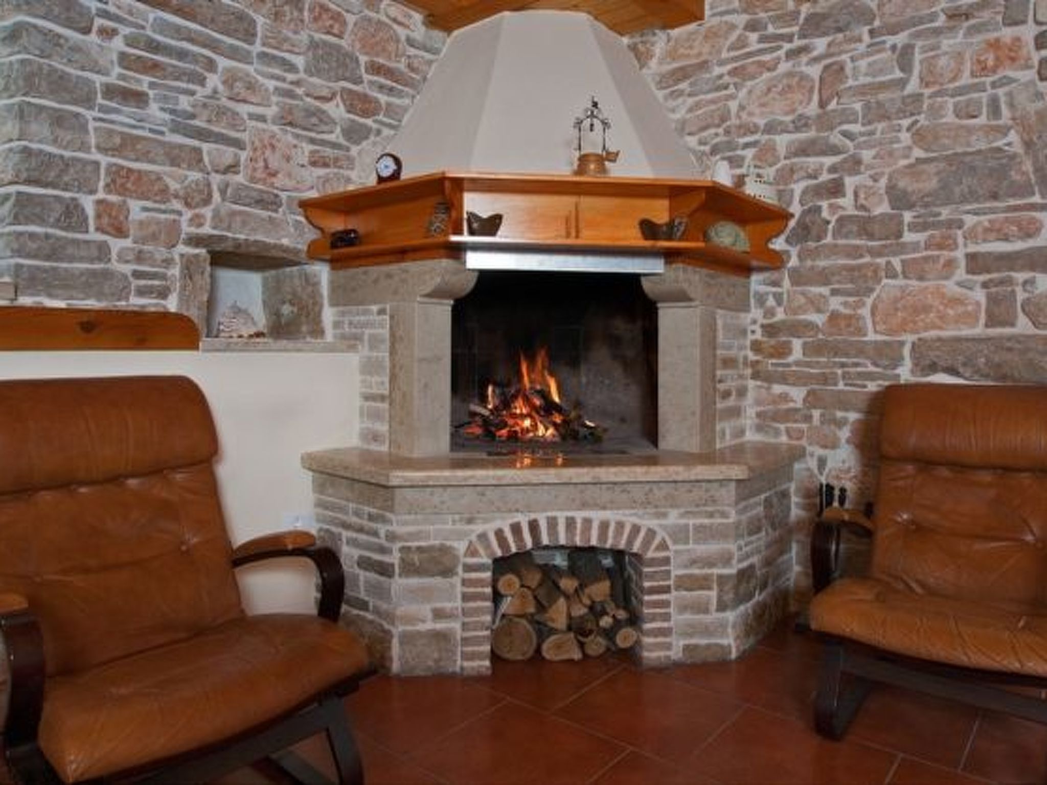 Modernes Ferienhaus in Vadreš mit Privatem Pool-Dedans