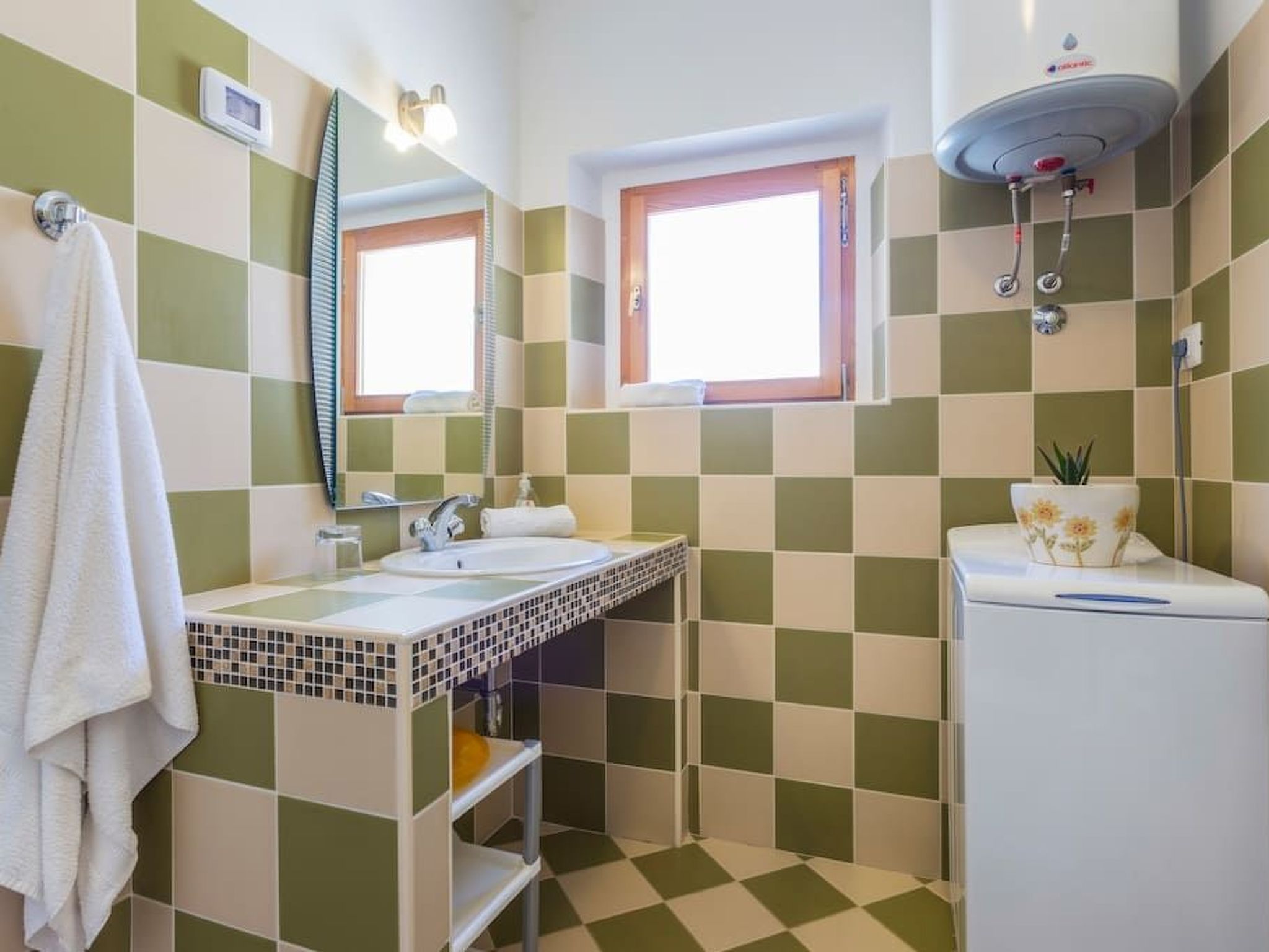 Photo of Modernes Ferienhaus in Vadreš mit Privatem Pool