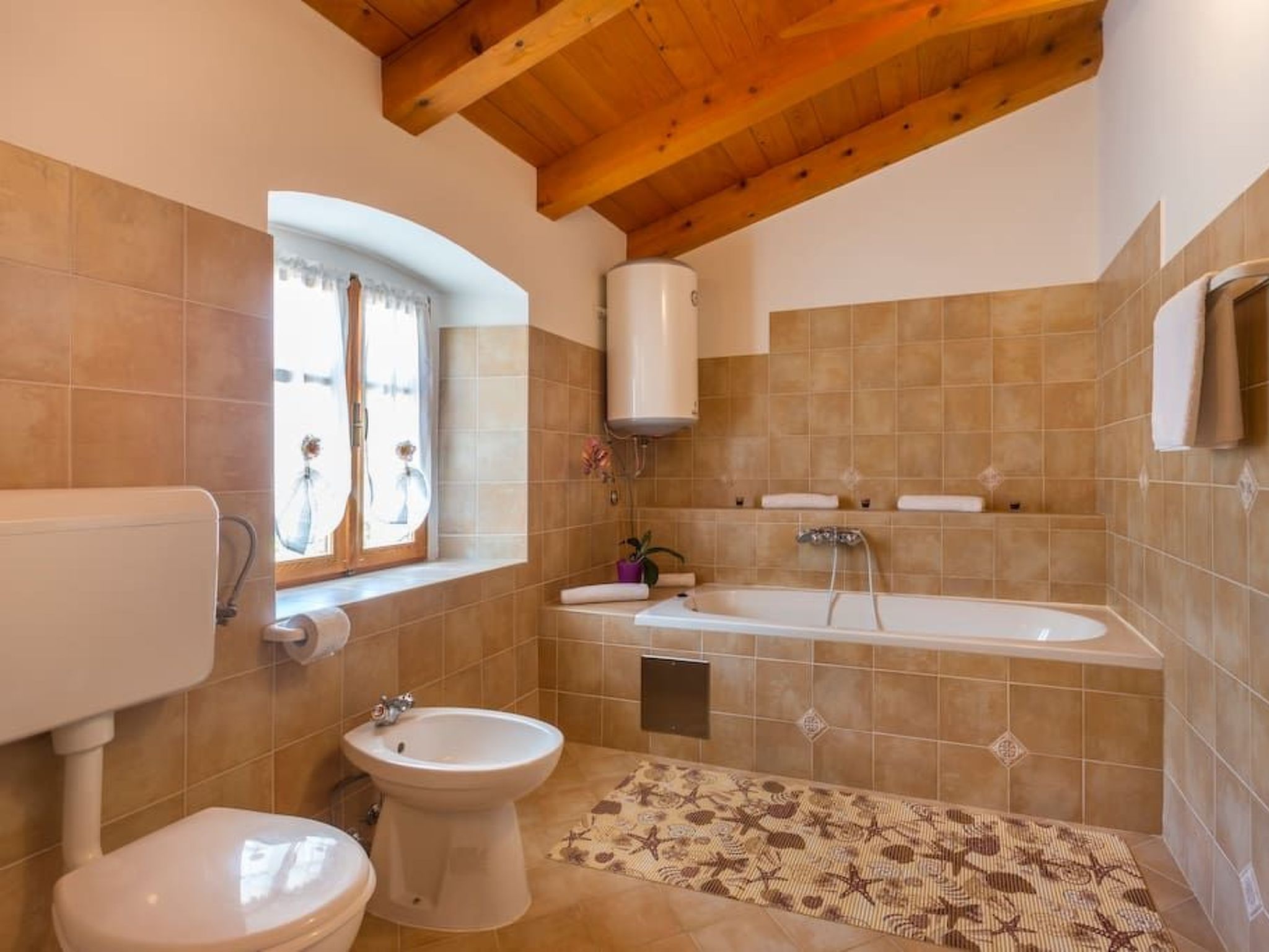 Photo of Modernes Ferienhaus in Vadreš mit Privatem Pool