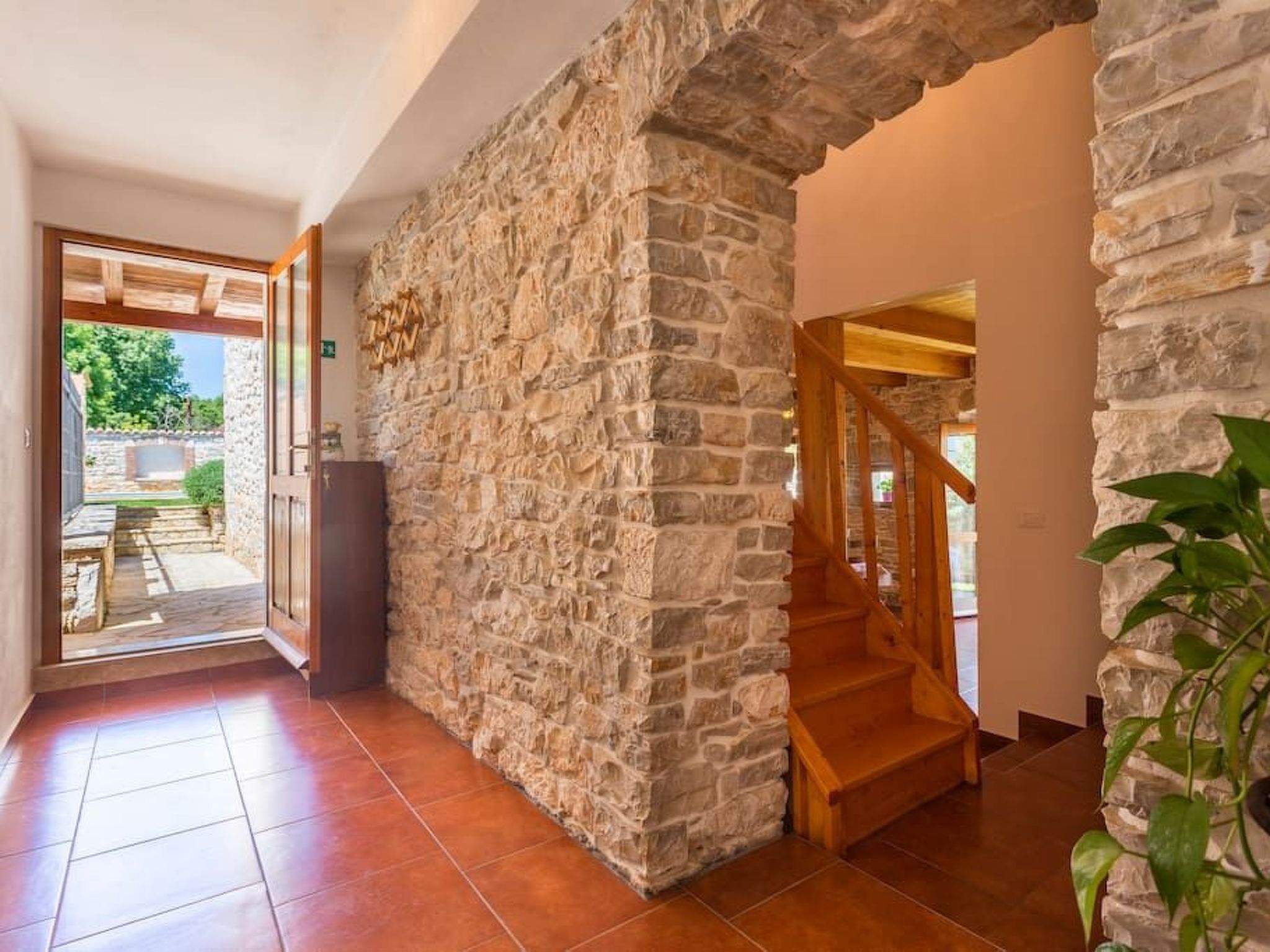 Photo of Modernes Ferienhaus in Vadreš mit Privatem Pool