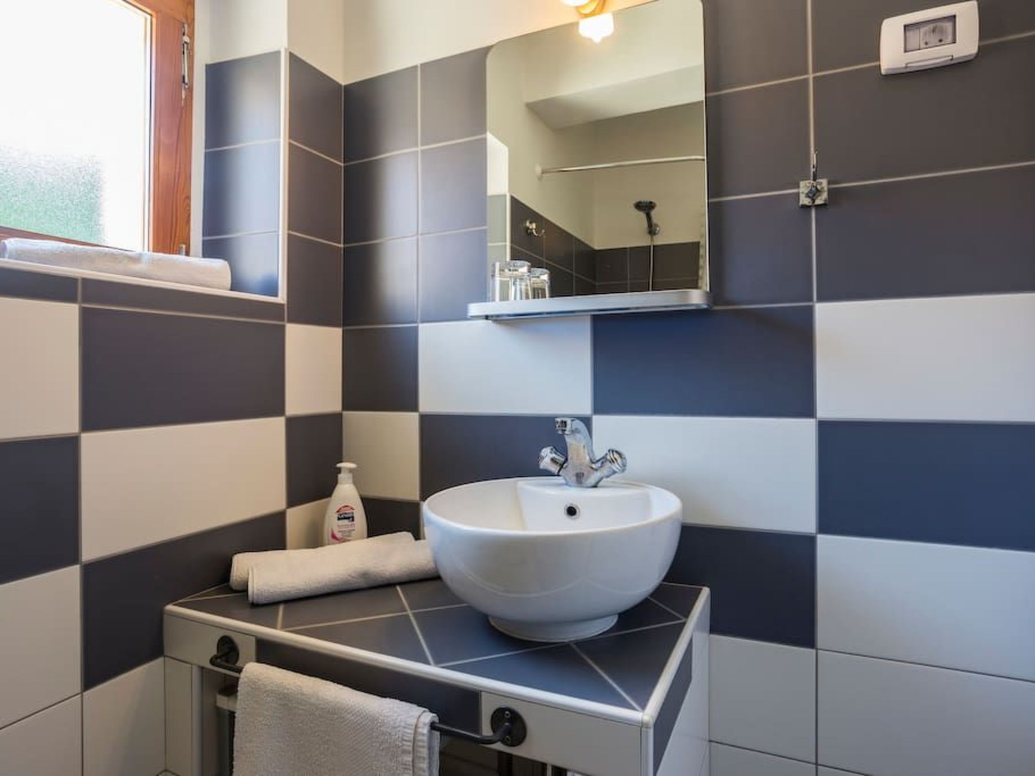 Photo of Modernes Ferienhaus in Vadreš mit Privatem Pool