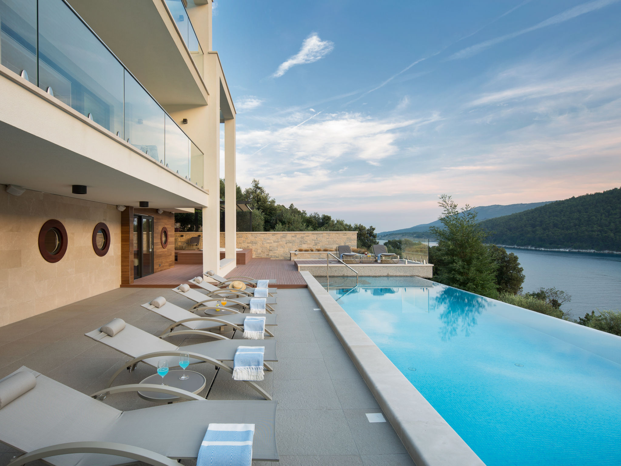 Photo of Vlastelini II