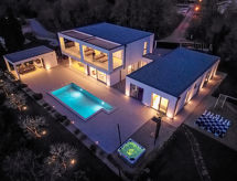 Villa Sonia: Luxe oase met verwarmd zwembad en sauna nabij Labin - thumbnail 3