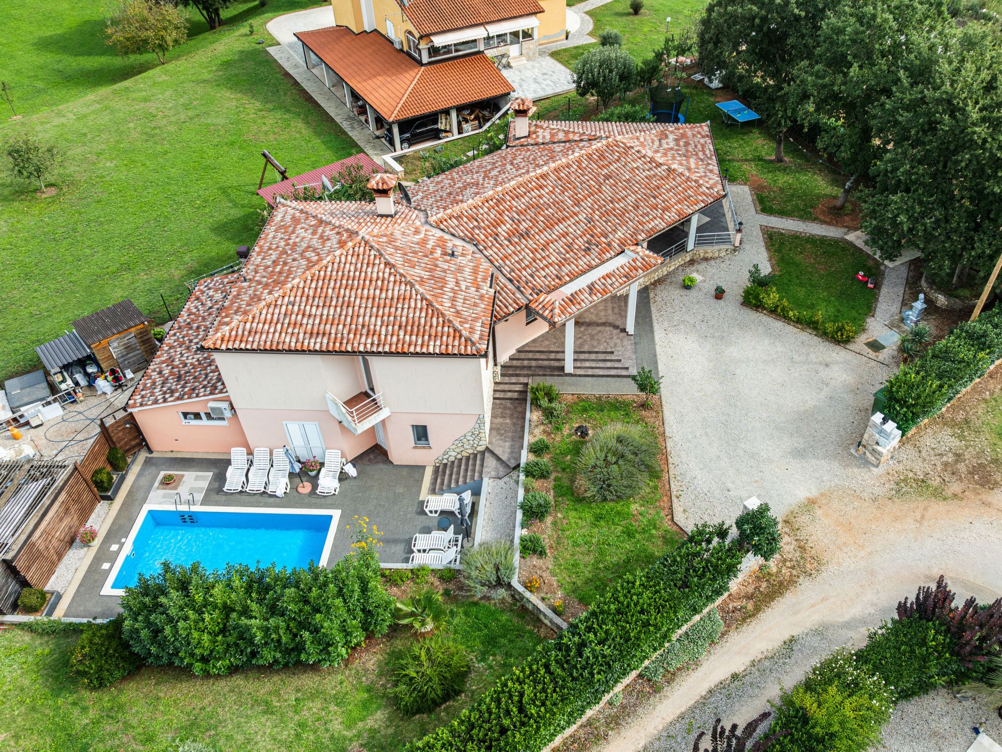 Mit Blick auf das Wasser-Drinnen