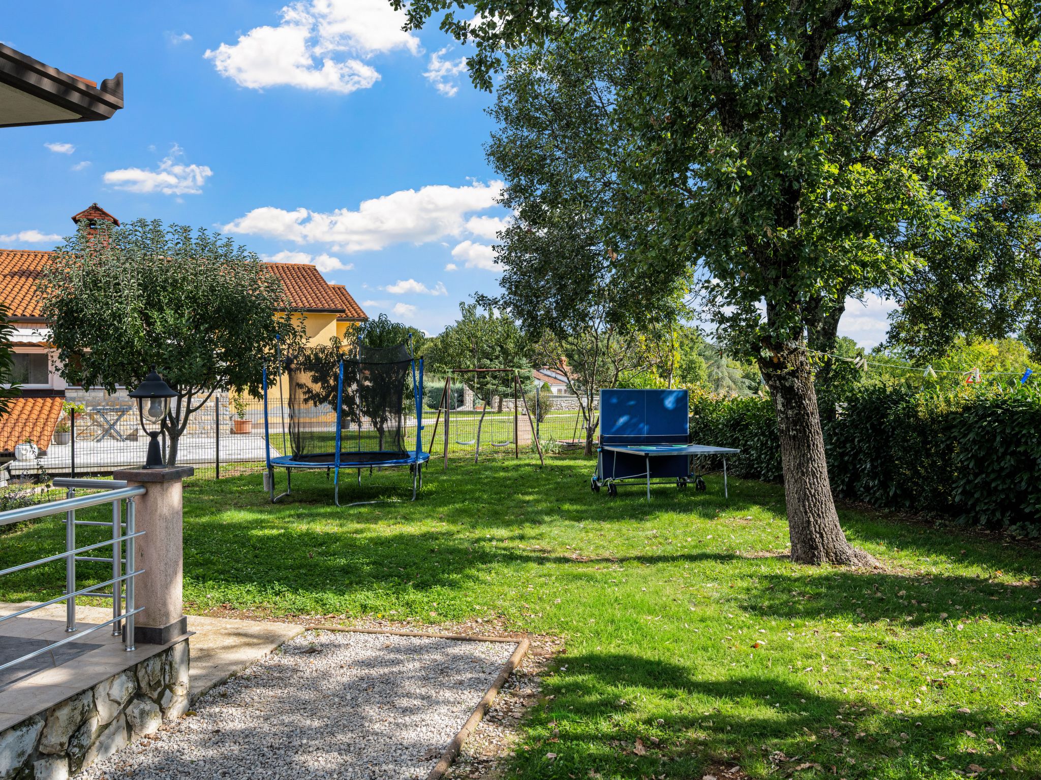 Mit Blick auf das Wasser-Drinnen