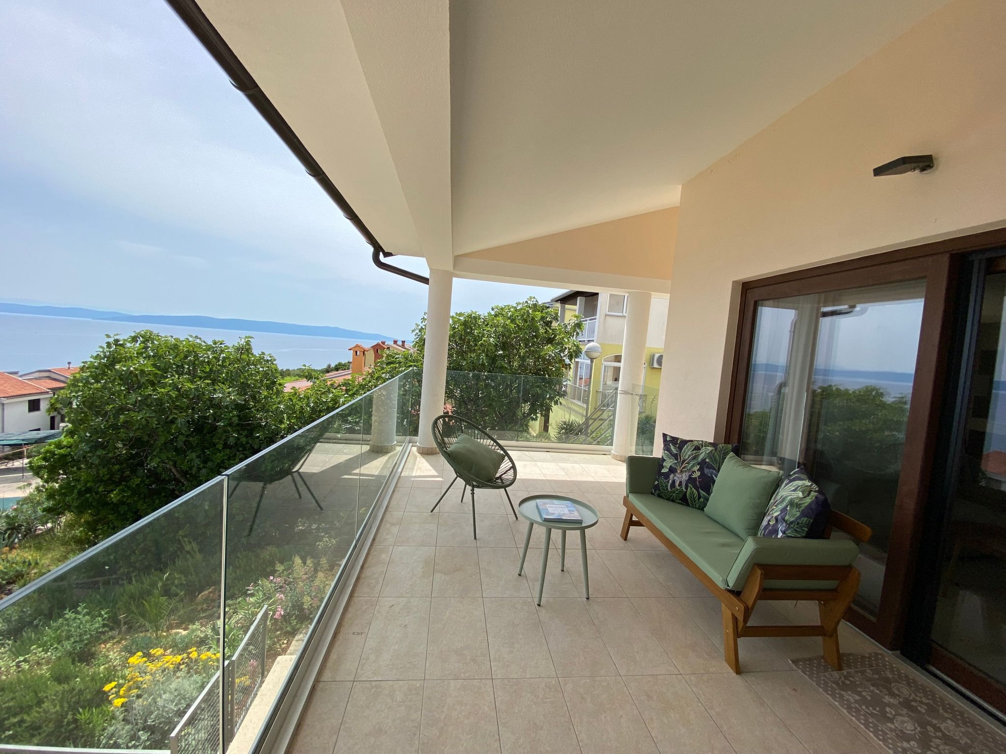 Frisch renovierte Ferienwohnung mit Meerblick-Drinnen