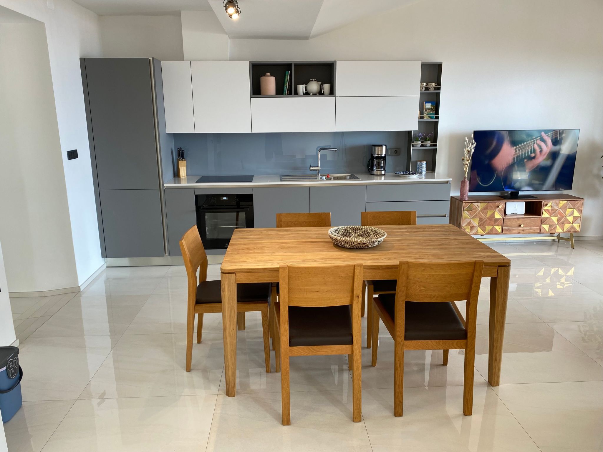 Frisch renovierte Ferienwohnung mit Meerblick-Drinnen