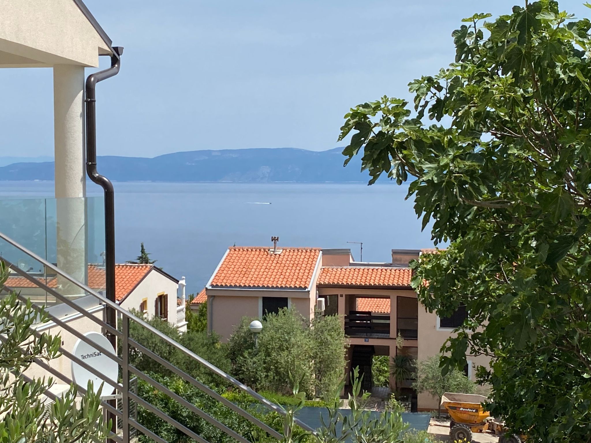 Frisch renovierte Ferienwohnung mit Meerblick-Drinnen