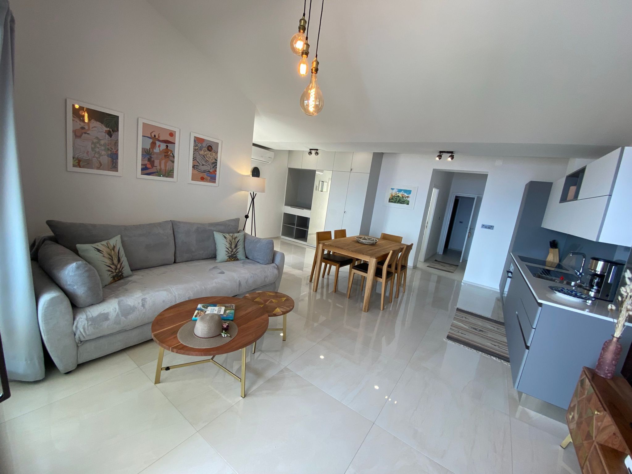 Frisch renovierte Ferienwohnung mit Meerblick-Drinnen