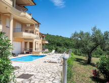 Appartement Orhideja und Magnolia met zwembad, 1,3 km van strand Rabac - thumbnail 1