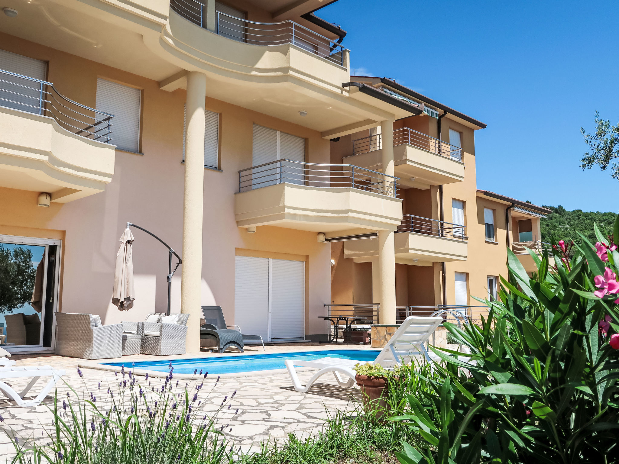 Appartement Orhideja und Magnolia met zwembad, 1,3 km van strand Rabac - foto 4