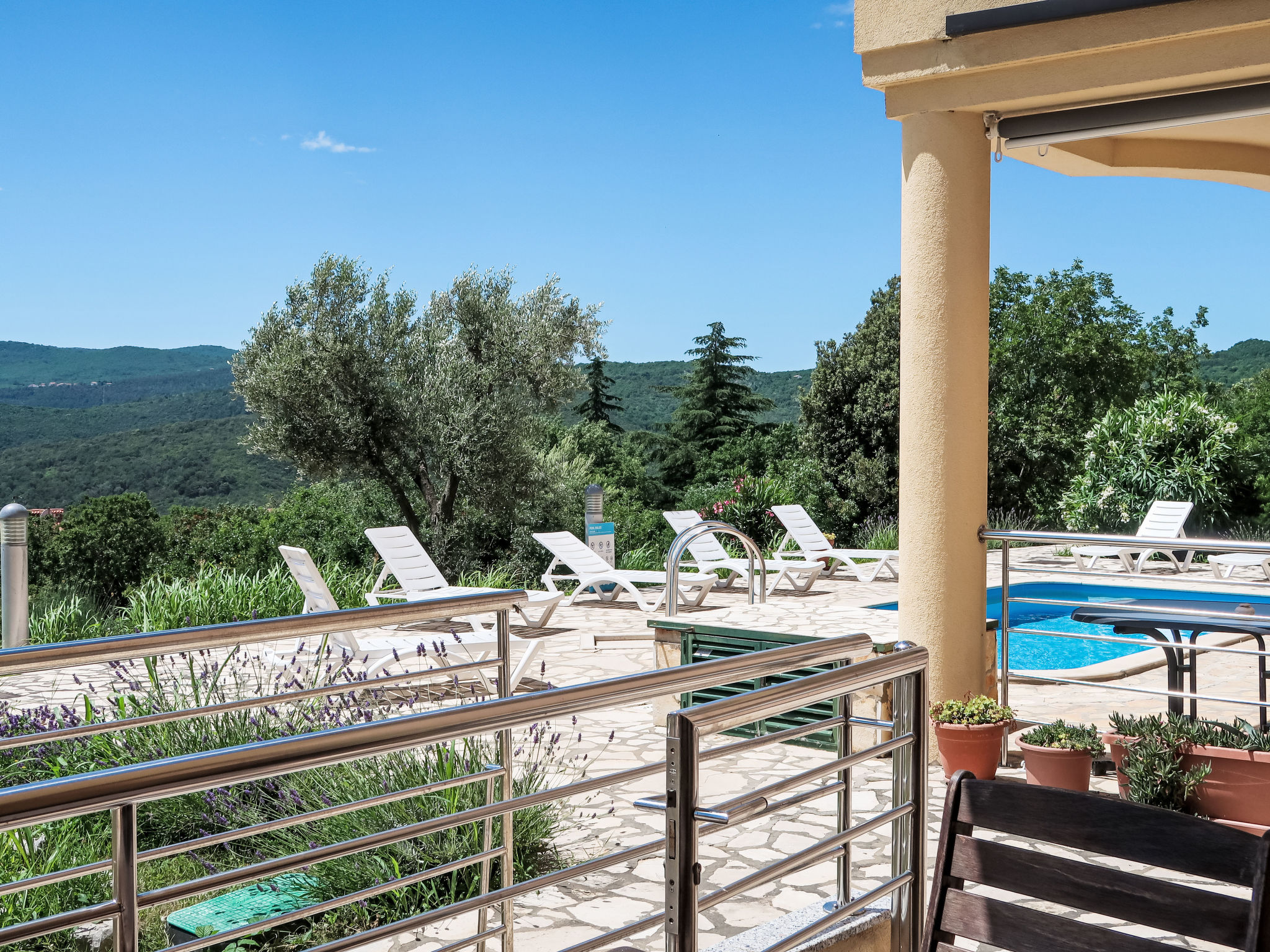 Appartement Orhideja und Magnolia met zwembad, 1,3 km van strand Rabac - foto 3