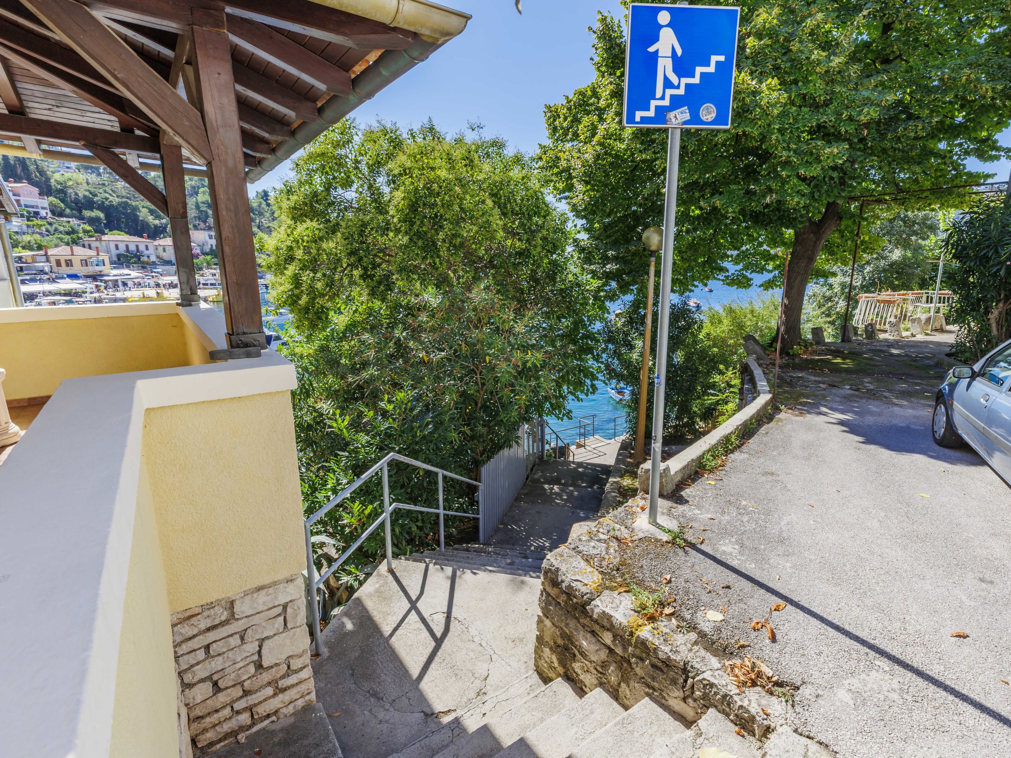 Lidija-Outside
