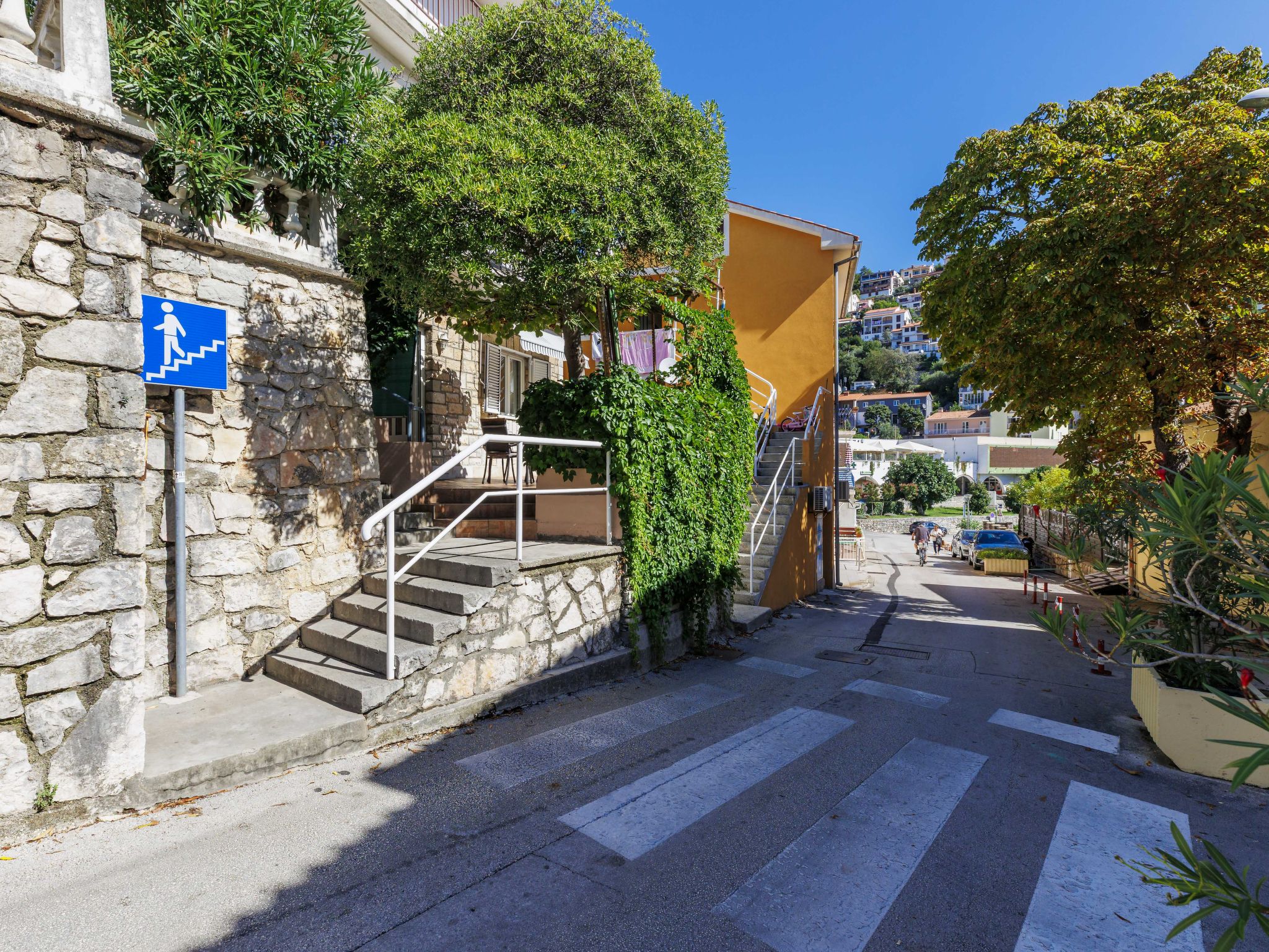 Lidija-Outside