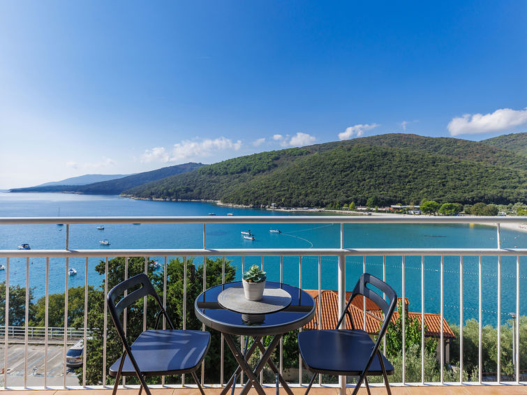 Centraal gelegen appartement Boris met zeezicht in Rabac in Rabac