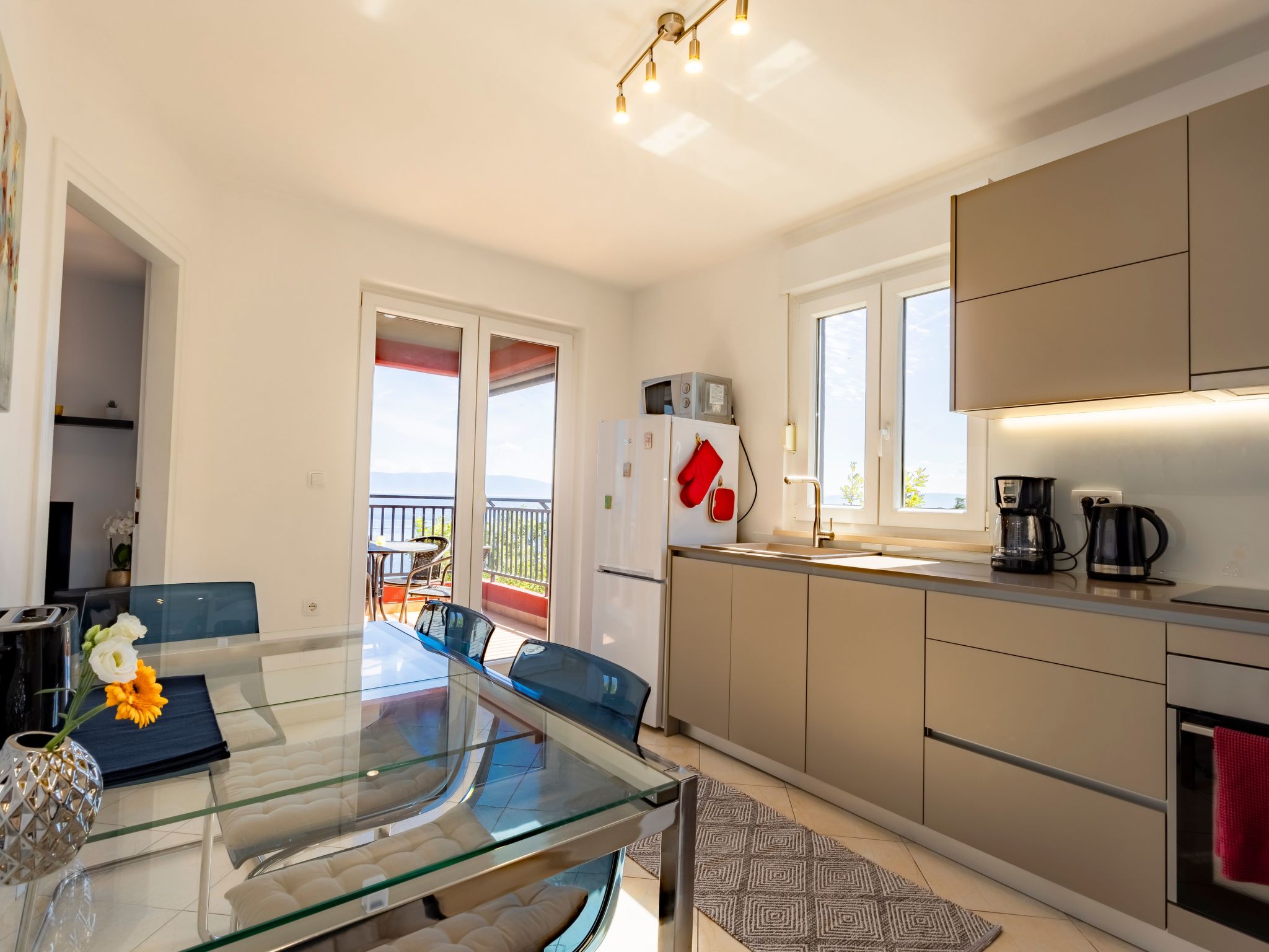 Red House Apartments-Dedans