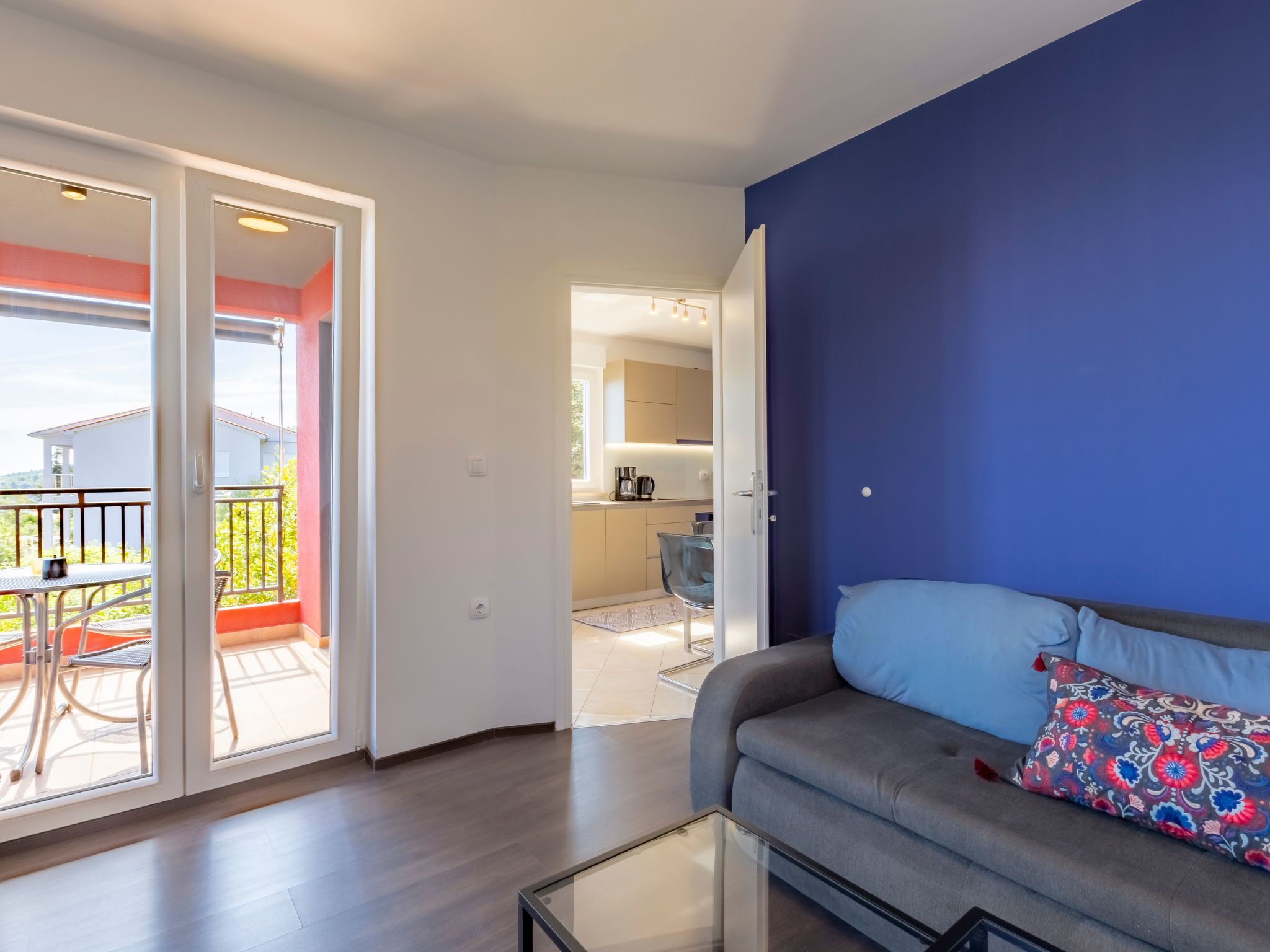 Red House Apartments-Dedans