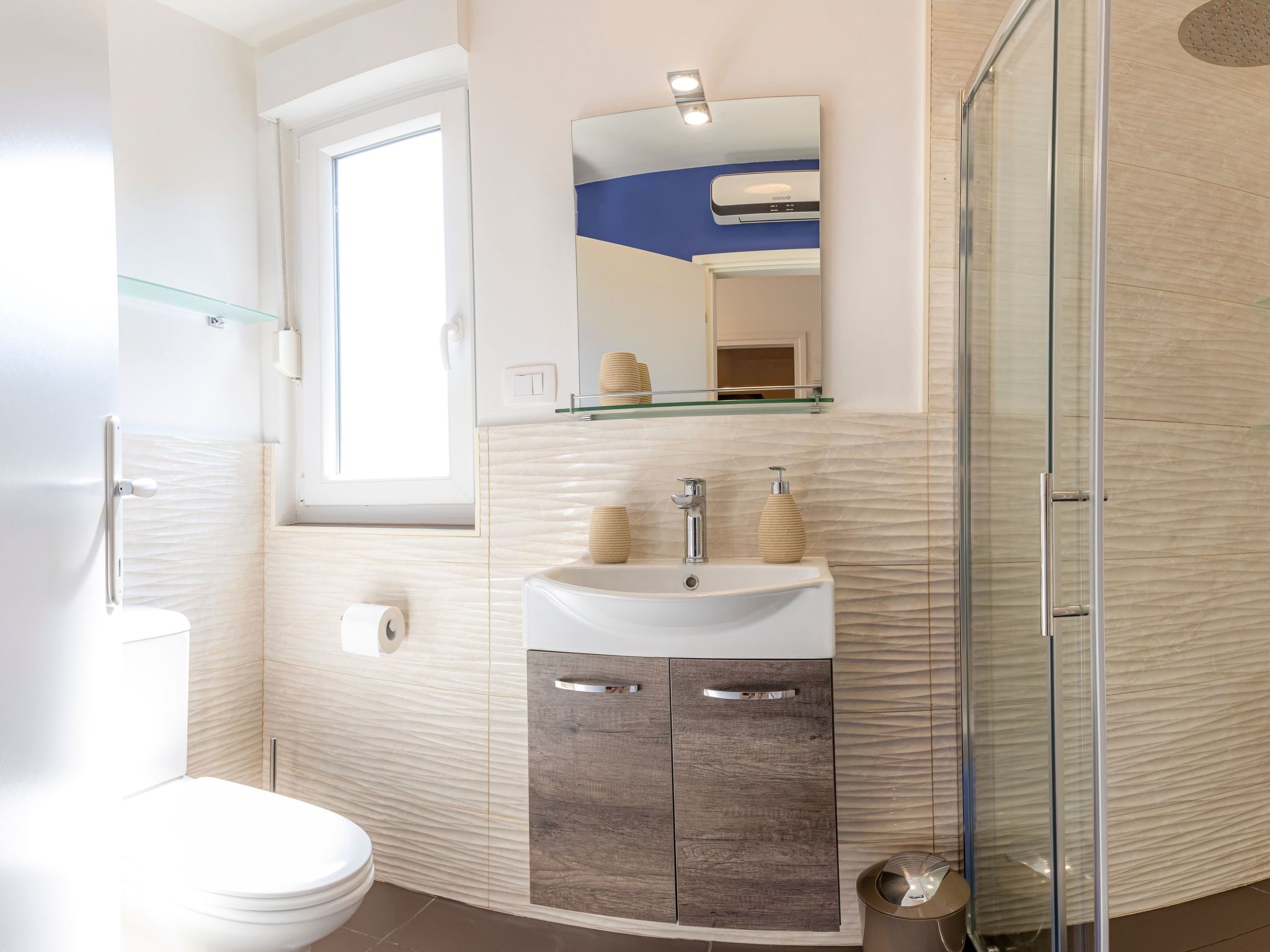 Red House Apartments-Dedans