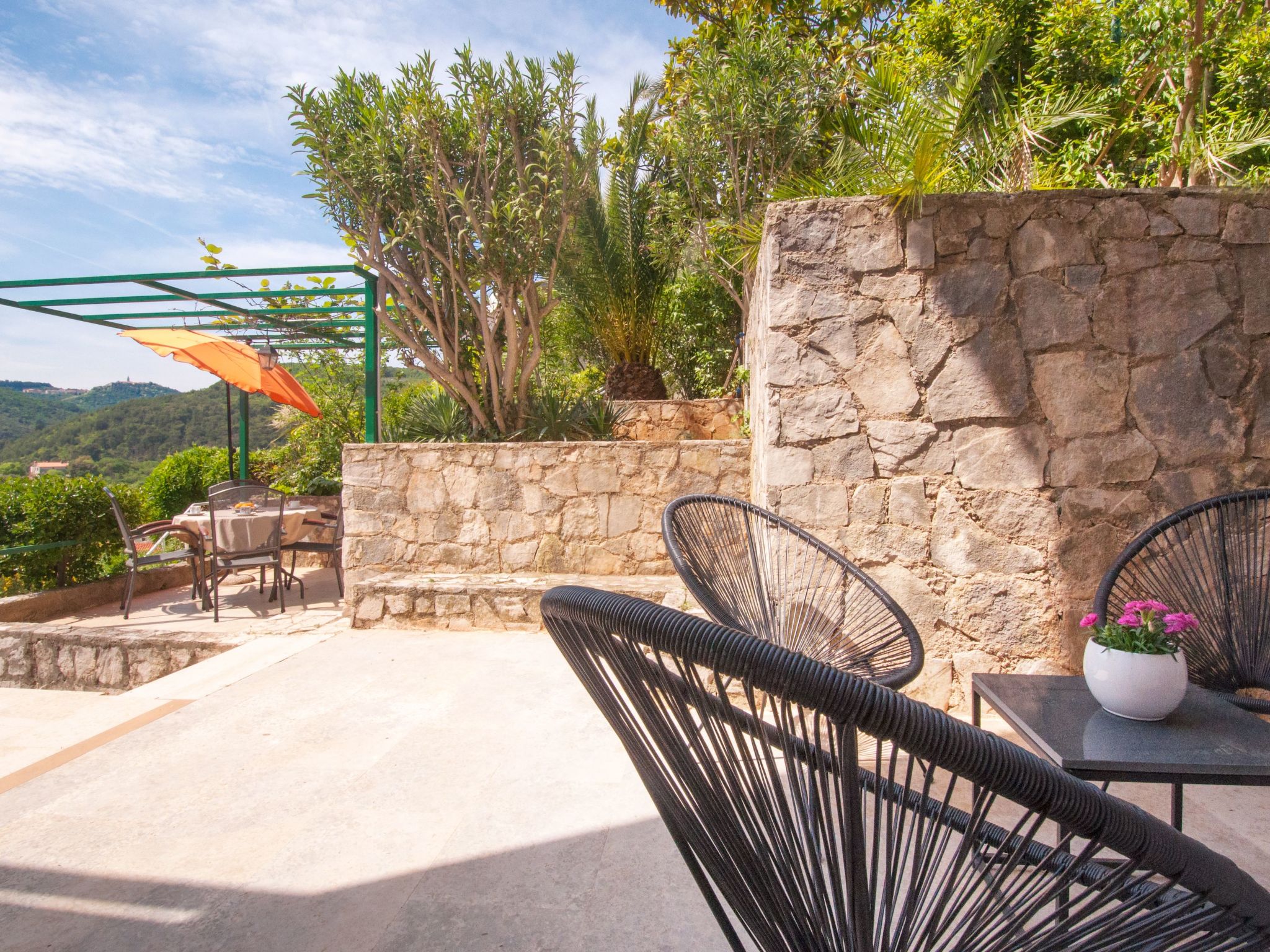 Wohnung "Olia Orange" mit Terrasse