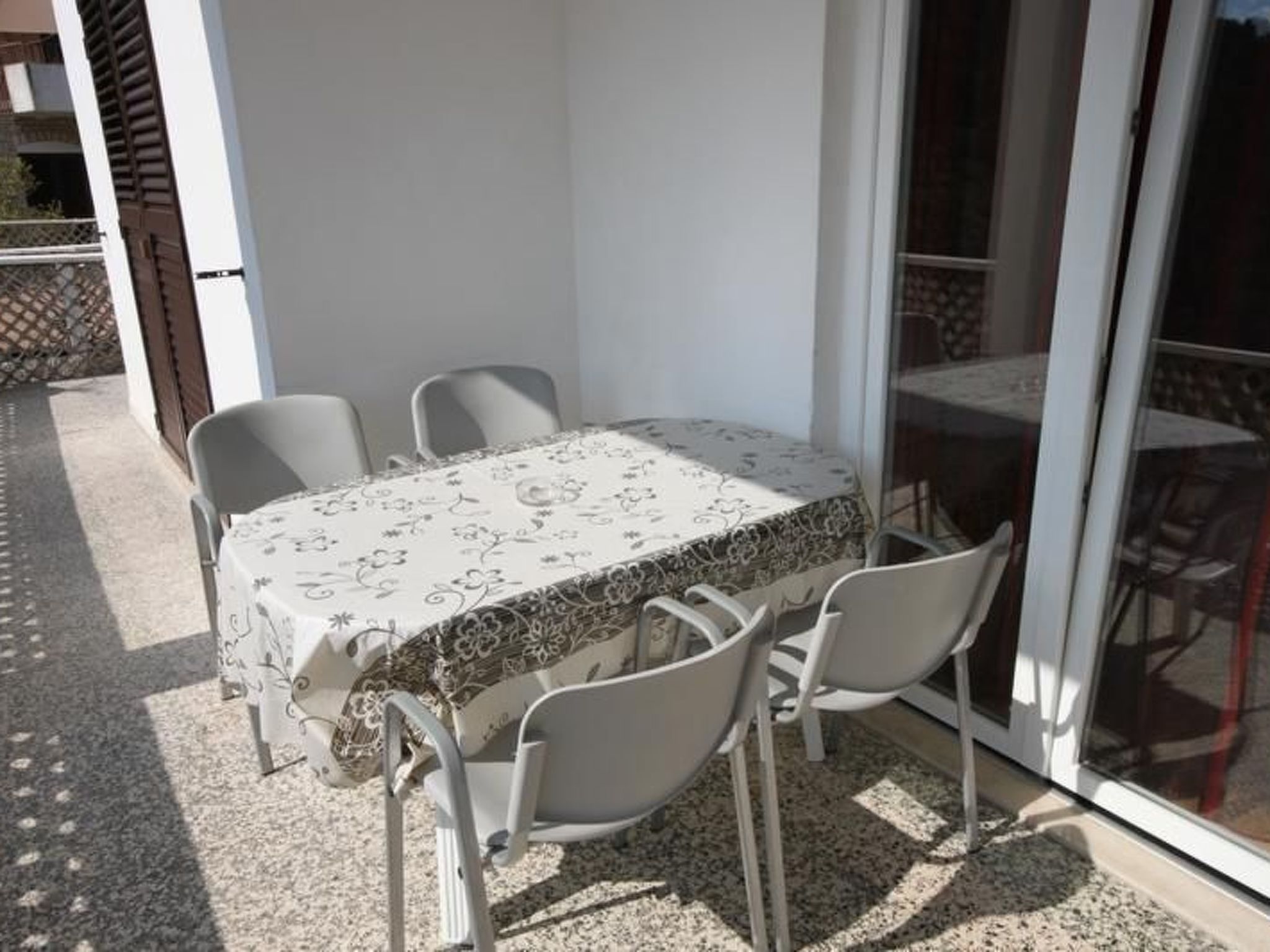 "Leonardo B2" mit Terrasse-Drinnen