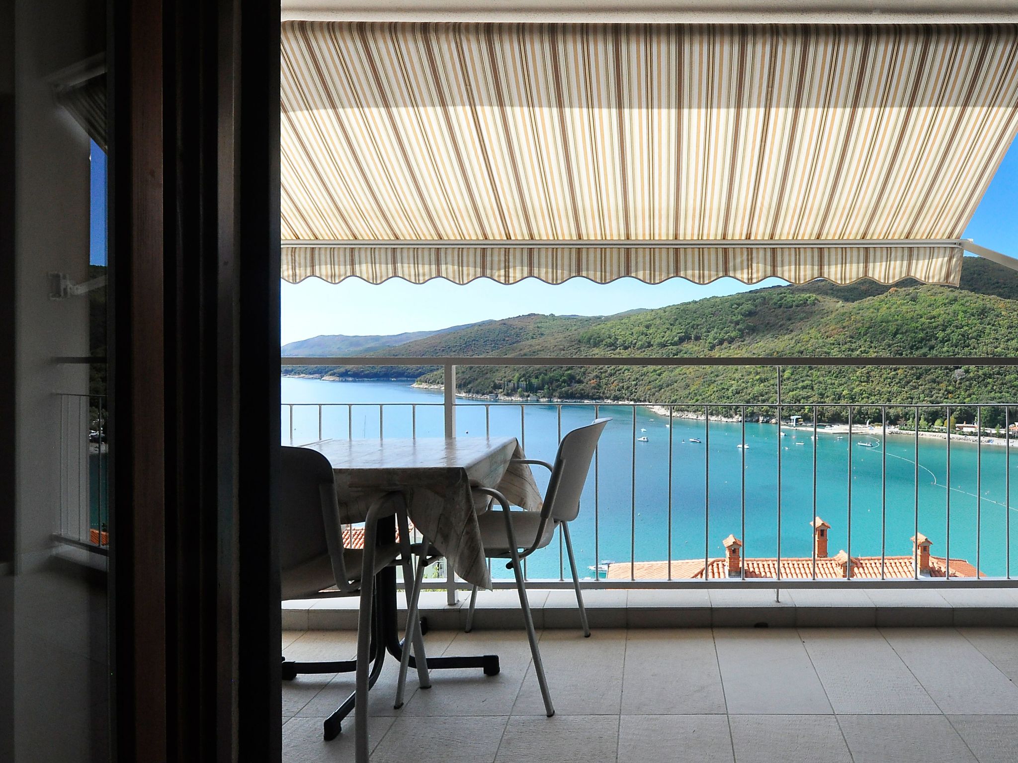 Drei-Zimmer-Wohnung in der Nähe des Meeres-Outside