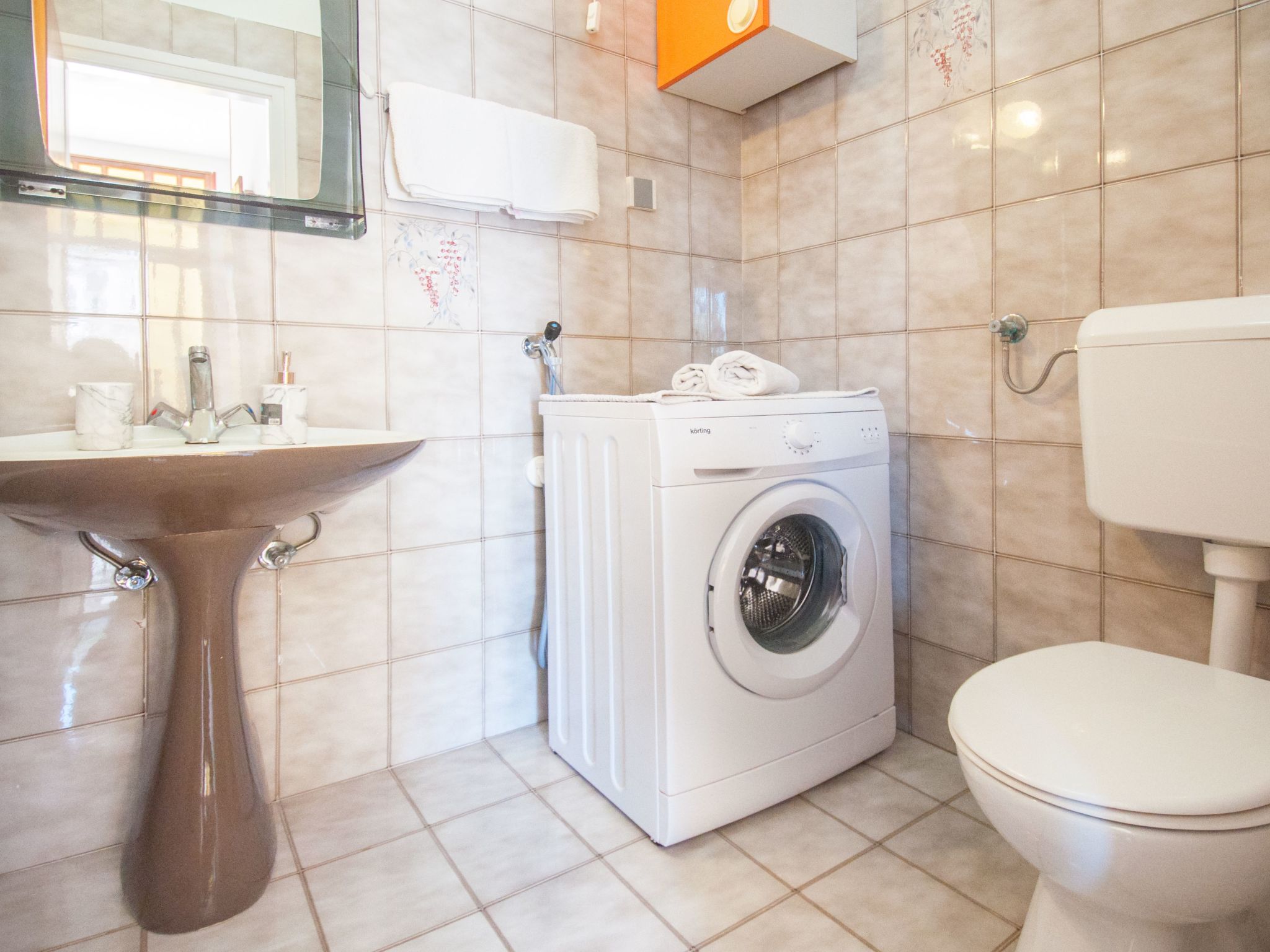 "Olia Green" mit Terrasse-Binnen