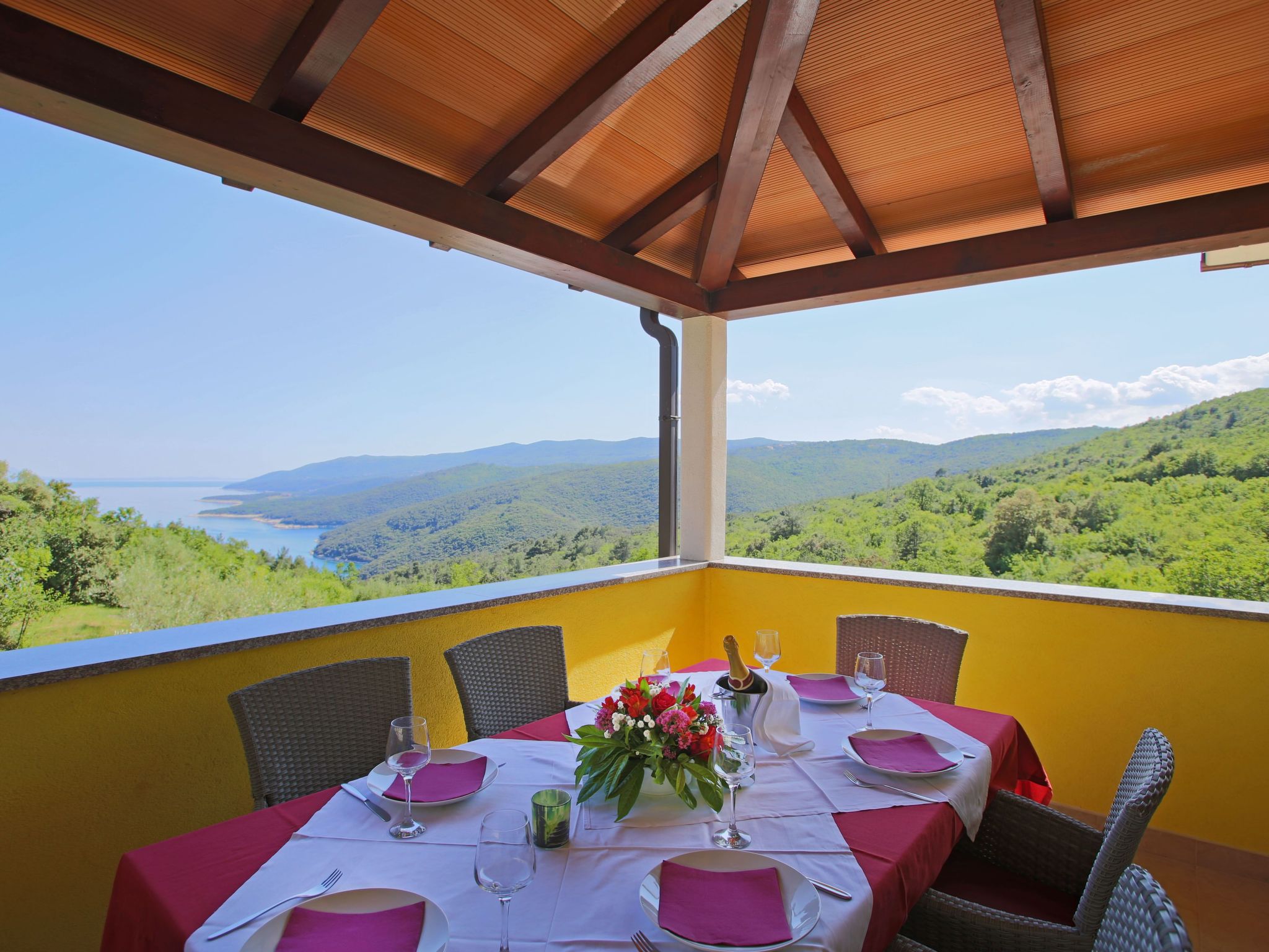 Mit eigenem Pool und schönem Meerblick-Binnen