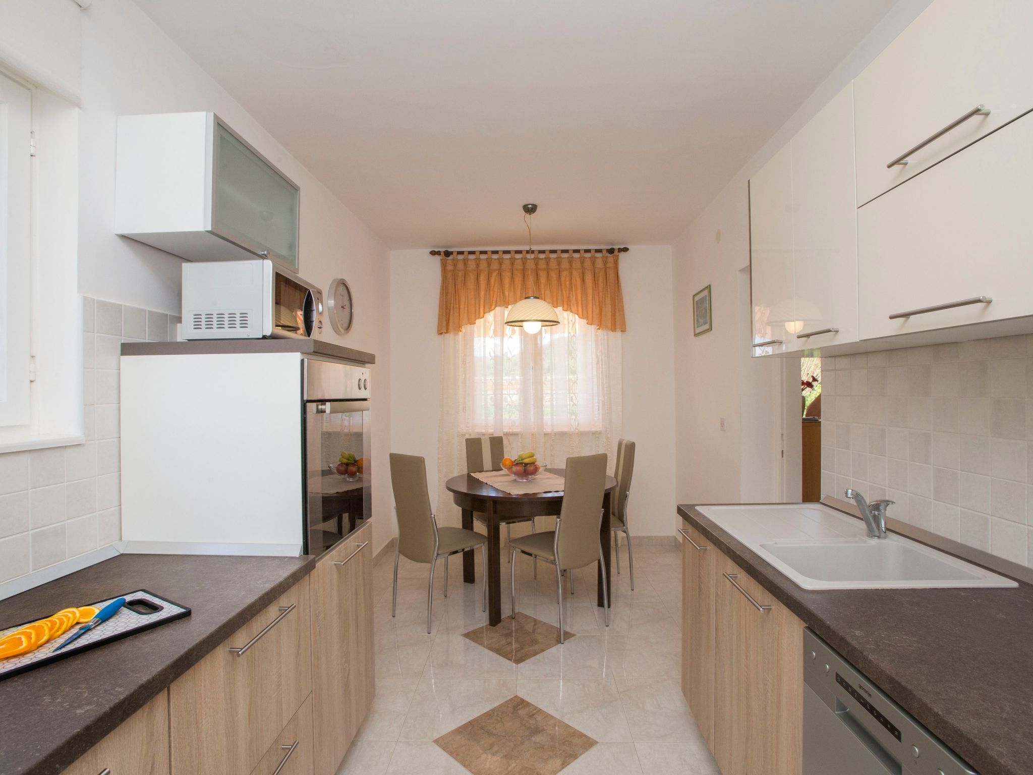 Mit eigenem Pool und schönem Meerblick-Binnen