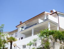 Compact appartement op de eerste etage, 350m van zee in Rabac - thumbnail 2