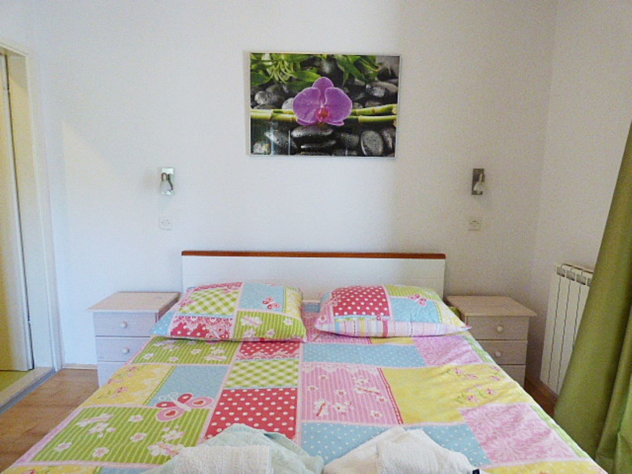 This holiday apartment provides 25m² of living space and is suitable for two people. It has been thoughtfully decorated and furnished, so guests will feel comfortable. It has a kitchen-living room wi..
