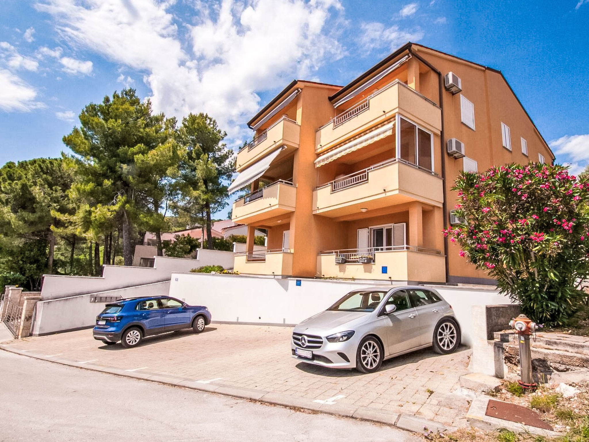 Modernes Apartment mit zwei Schlafzimmern - Outside