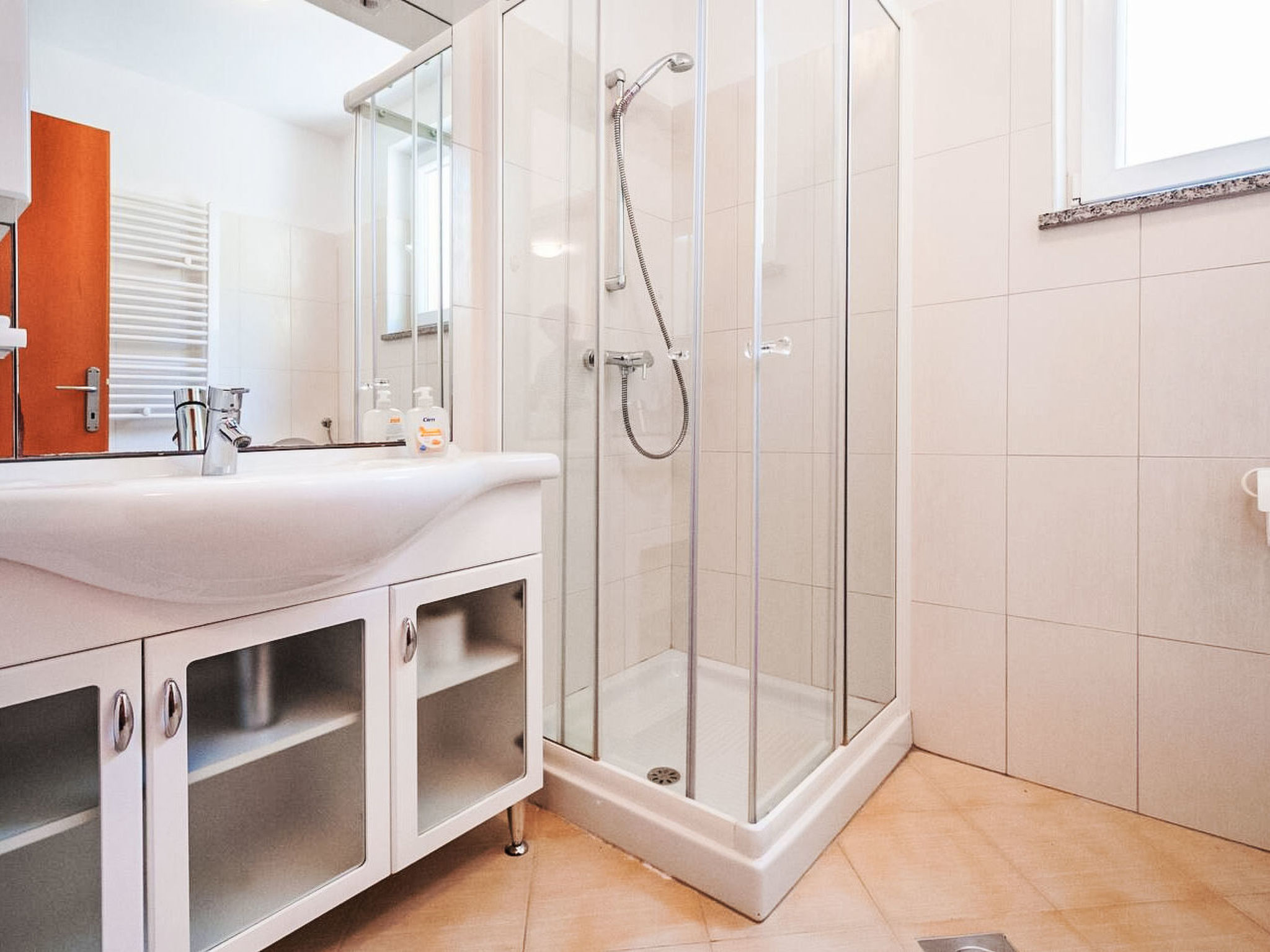 Modernes Apartment mit zwei Schlafzimmern - Inside