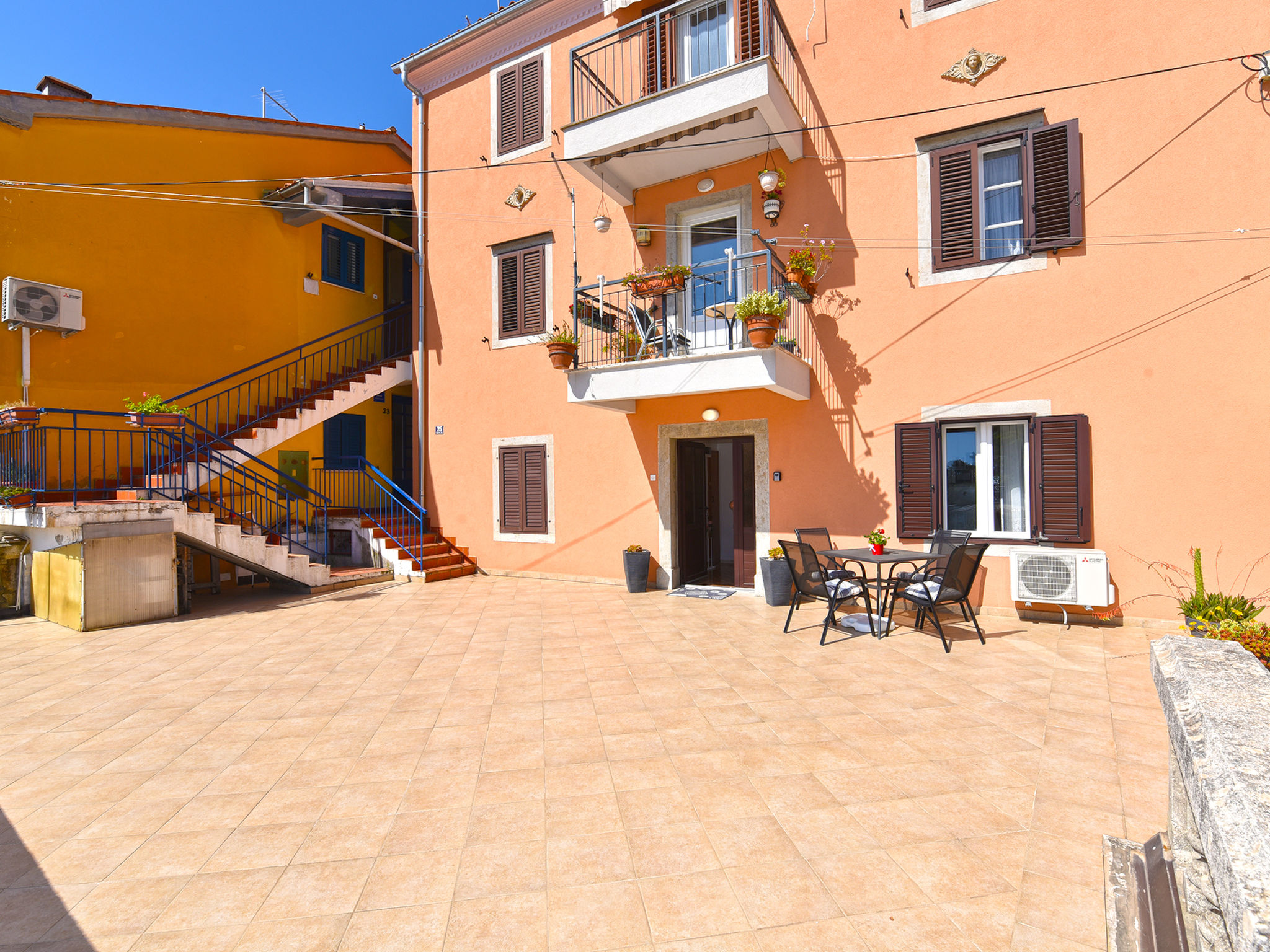 Apartment 1825 - Image 2
