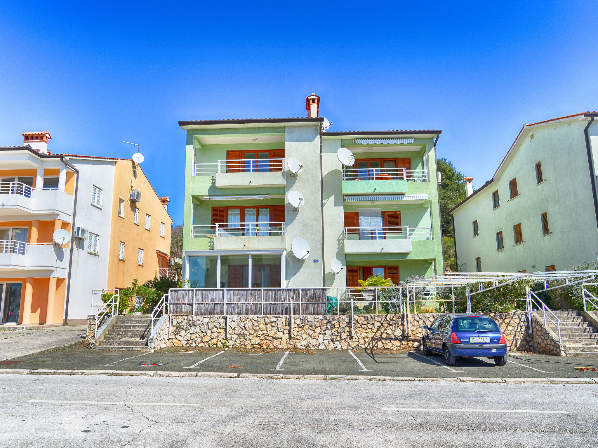 Apartment 832