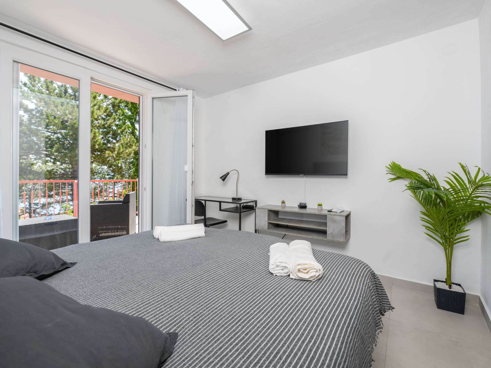 Luxury Seaview Apartment-Image-tags.info