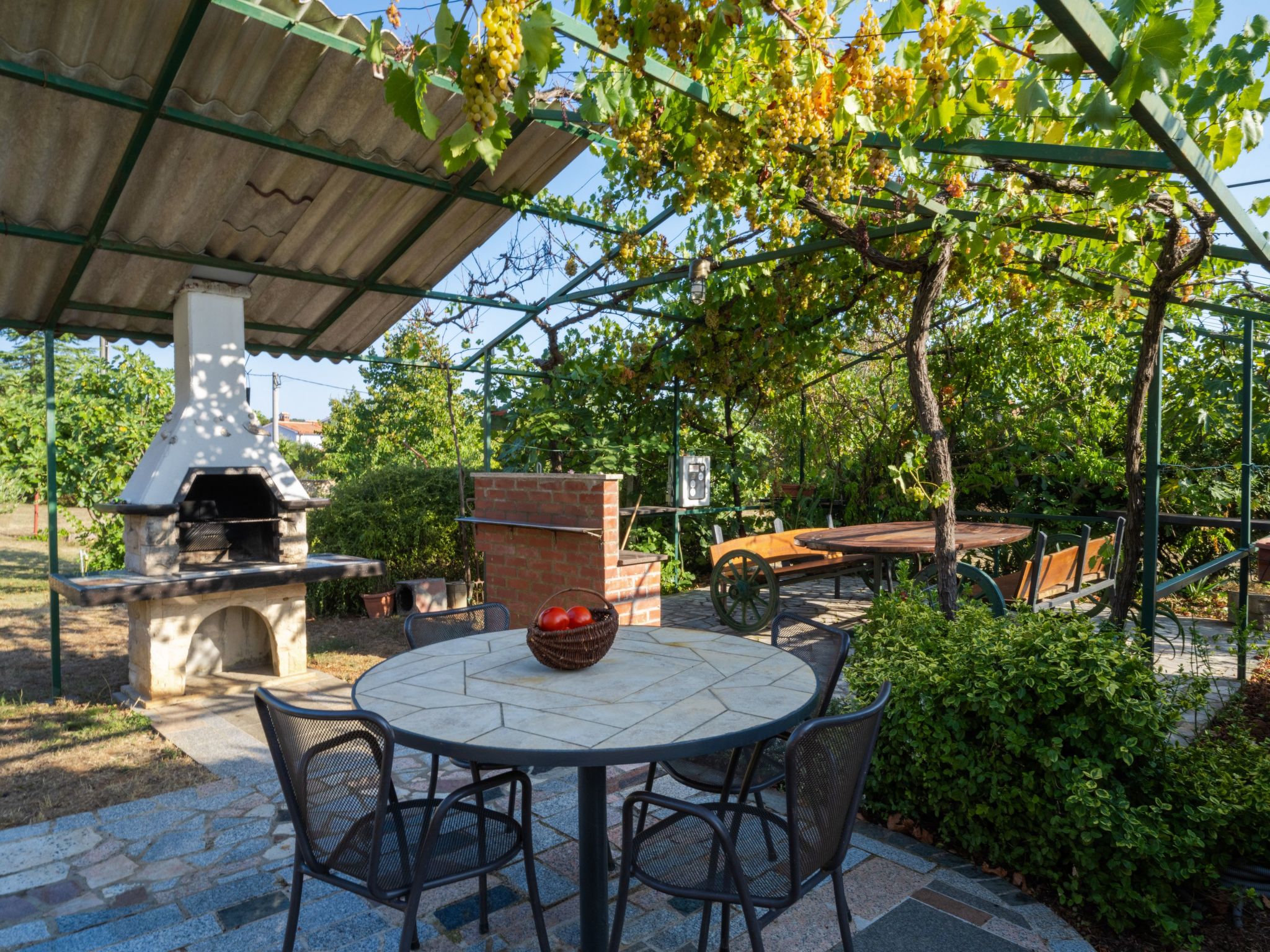 Attraktive Wohnung mit privatem Pool-Drinnen