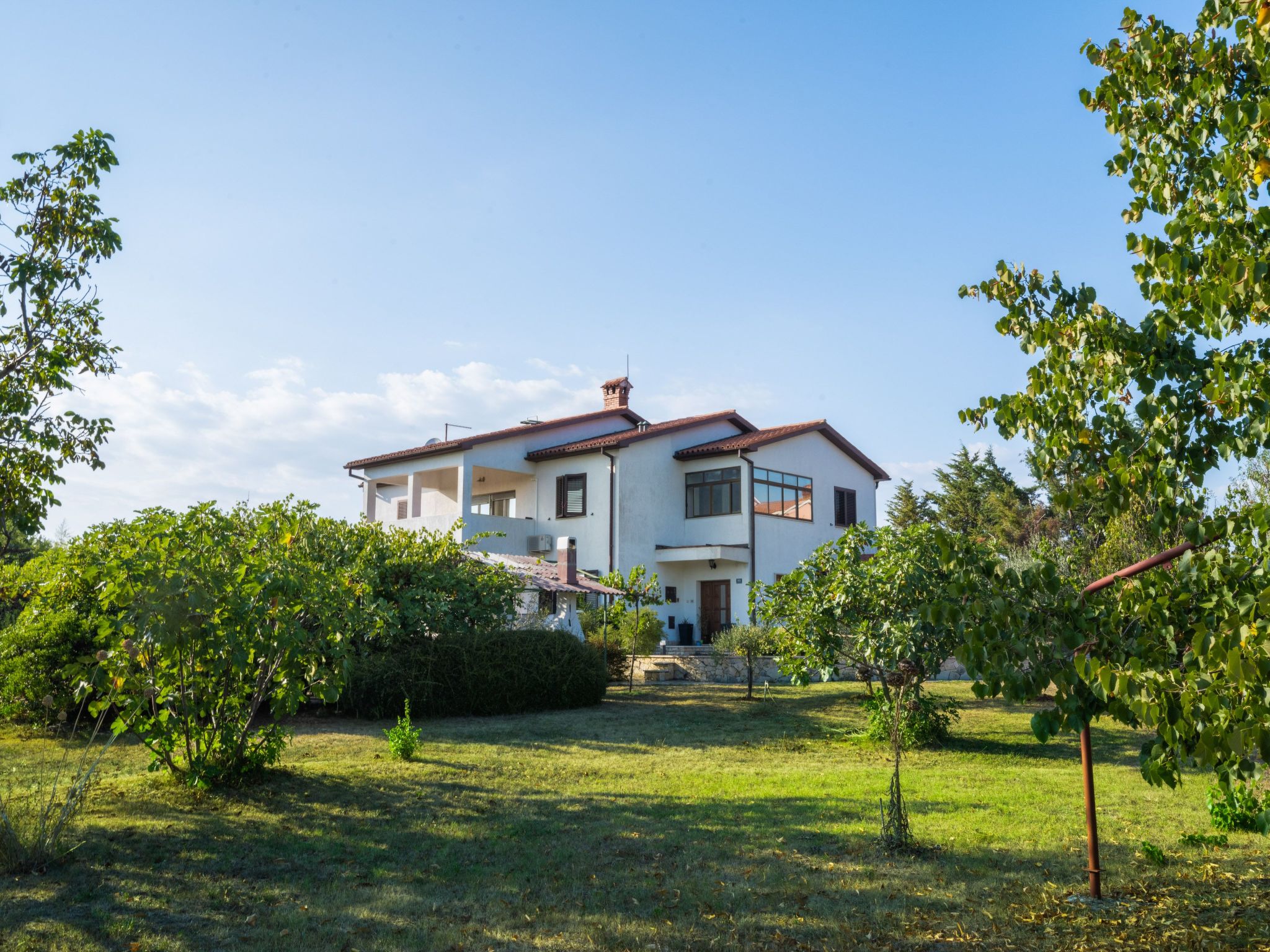 Attraktive Wohnung mit privatem Pool-Drinnen