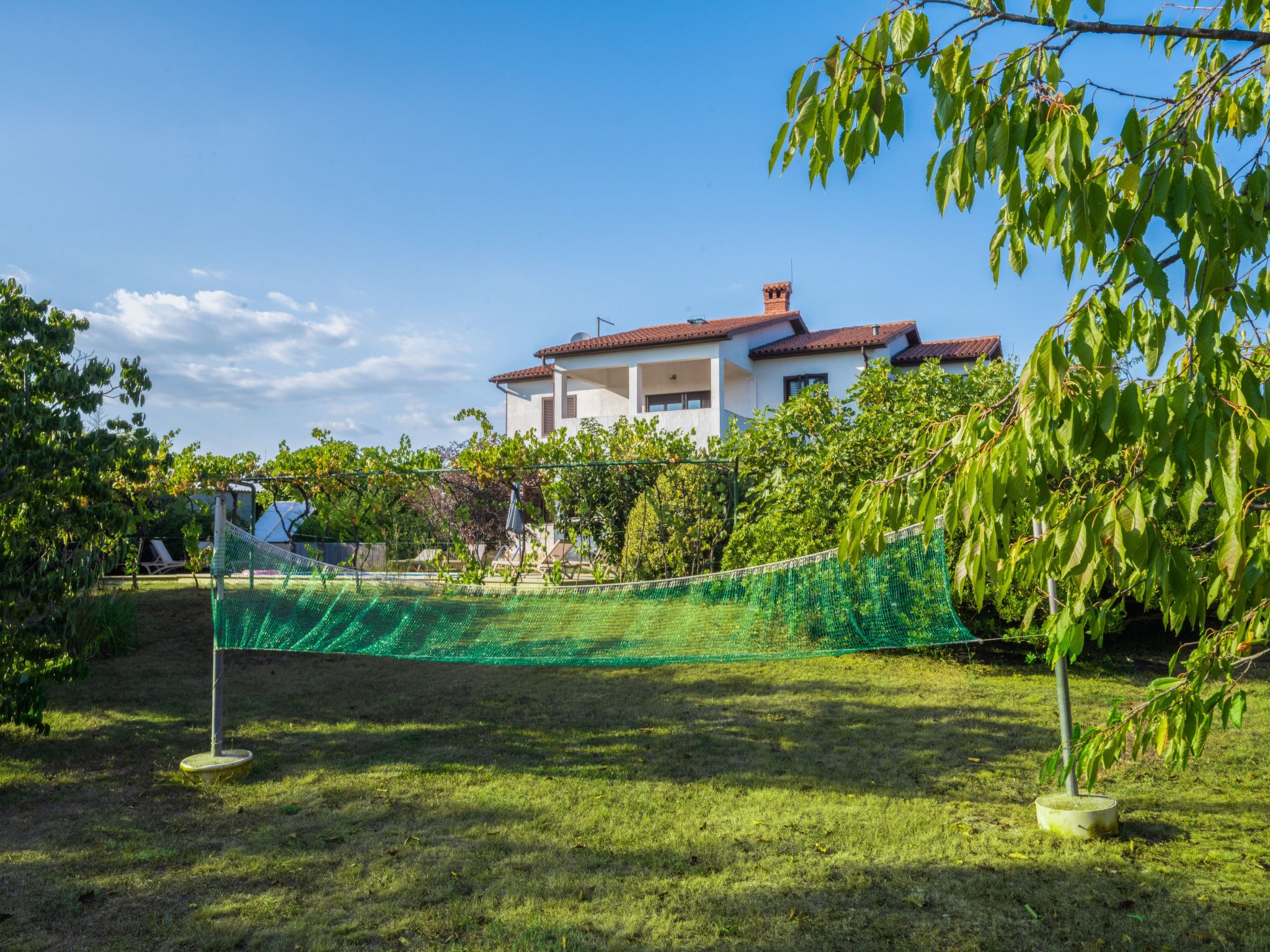 Attraktive Wohnung mit privatem Pool-Drinnen