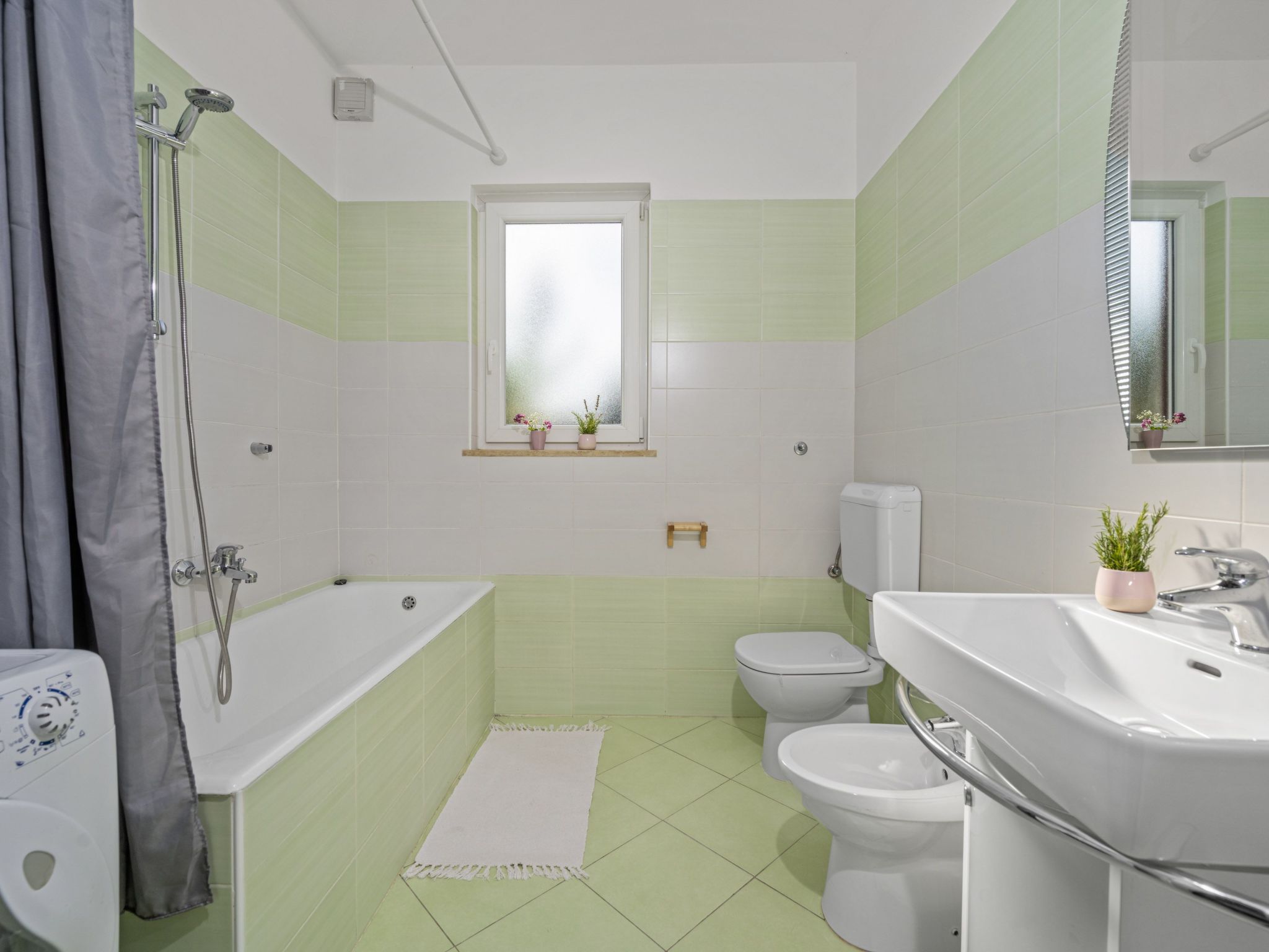 Attraktive Wohnung mit privatem Pool-Drinnen