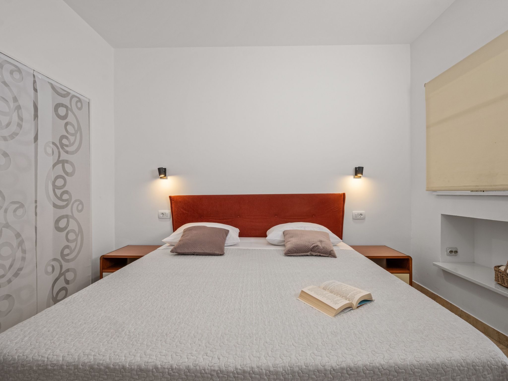 Attraktive Wohnung mit privatem Pool-Drinnen