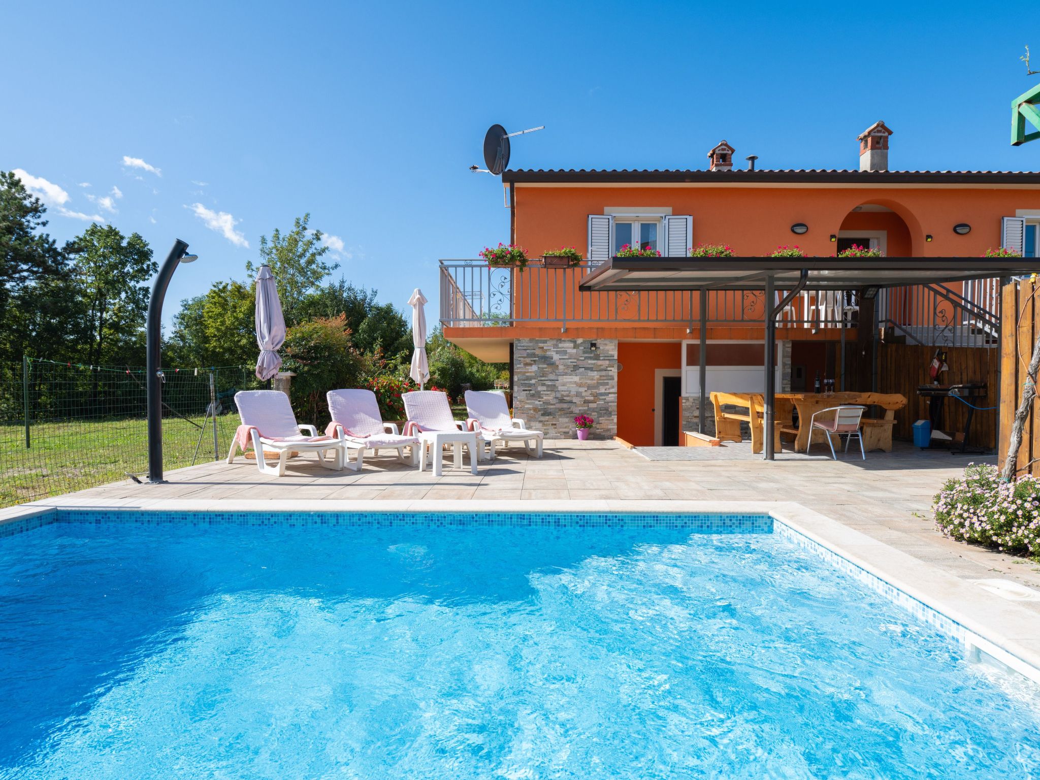 Haus Orange - Familienfreundliche Lage mit Pool-Binnen